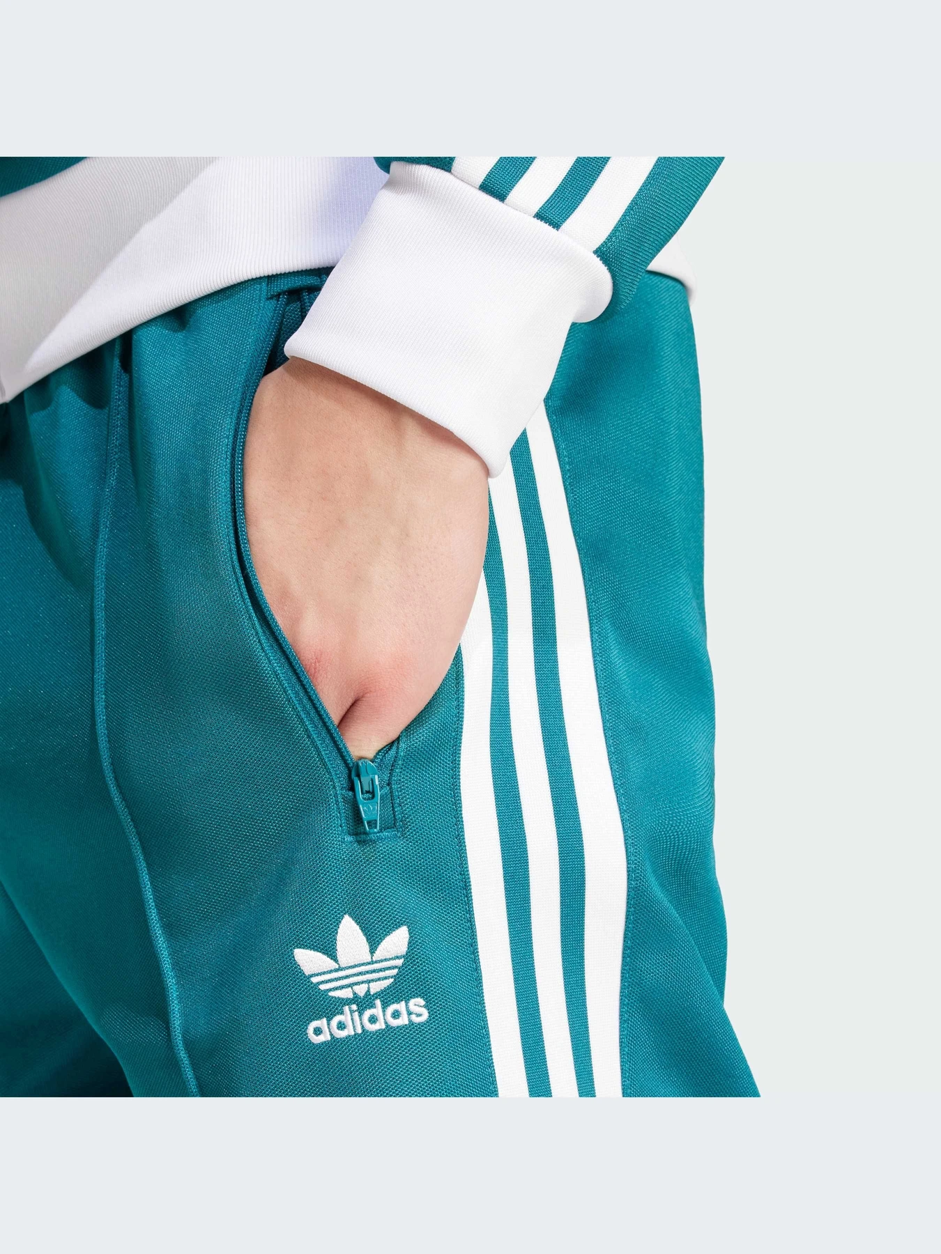 Брюки Adidas Adicolor модель IY9876-KZ Брюки Adidas Adicolor модель IY9876-KZ Фото