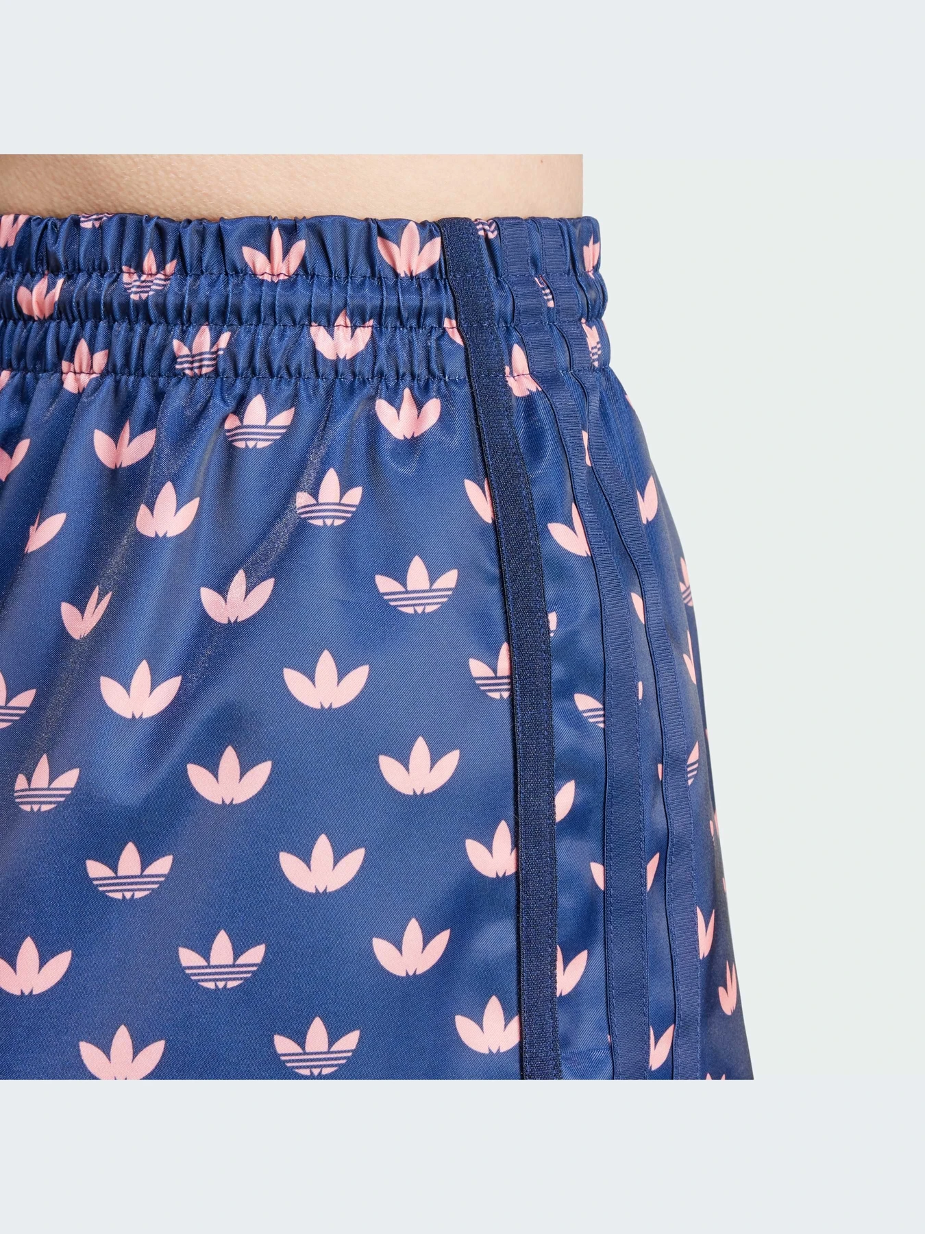 Шорты Adidas Graphics модель IY0324-KZ Шорты Adidas Graphics модель IY0324-KZ Фото