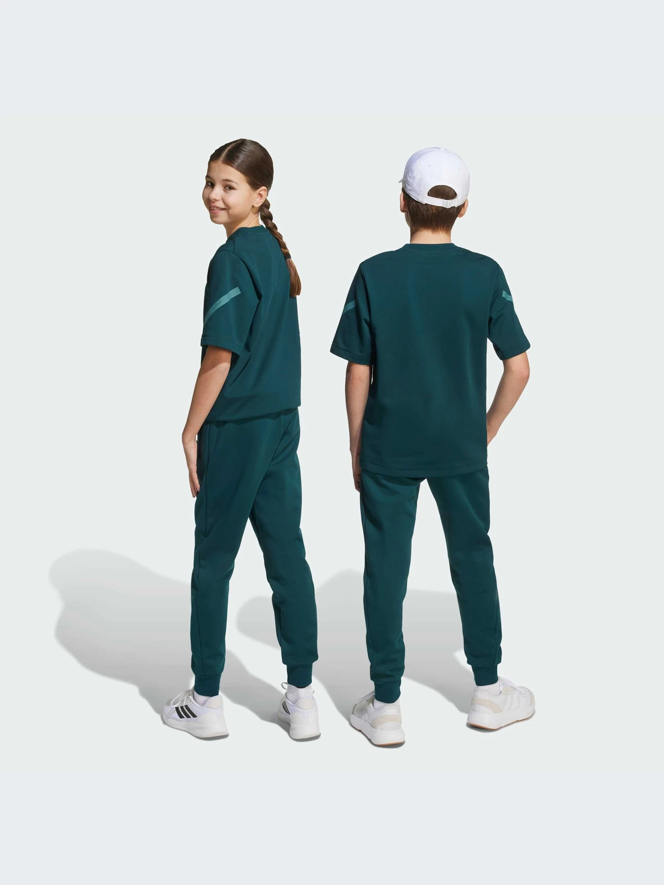 Брюки Adidas ZNE модель JW2430-KZ Брюки Adidas ZNE модель JW2430-KZ Фото