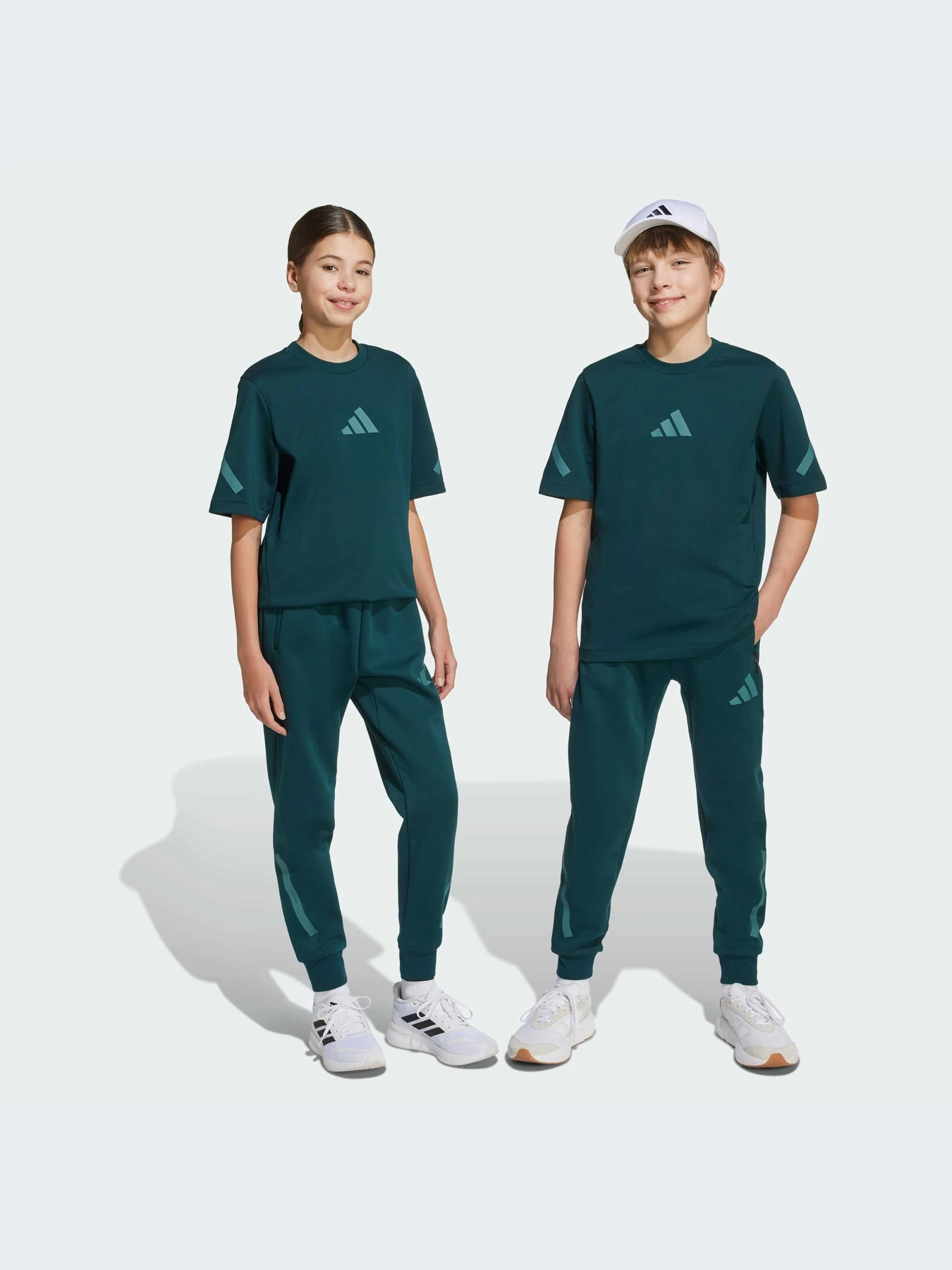 Брюки Adidas ZNE модель JW2430-KZ Брюки Adidas ZNE модель JW2430-KZ Фото