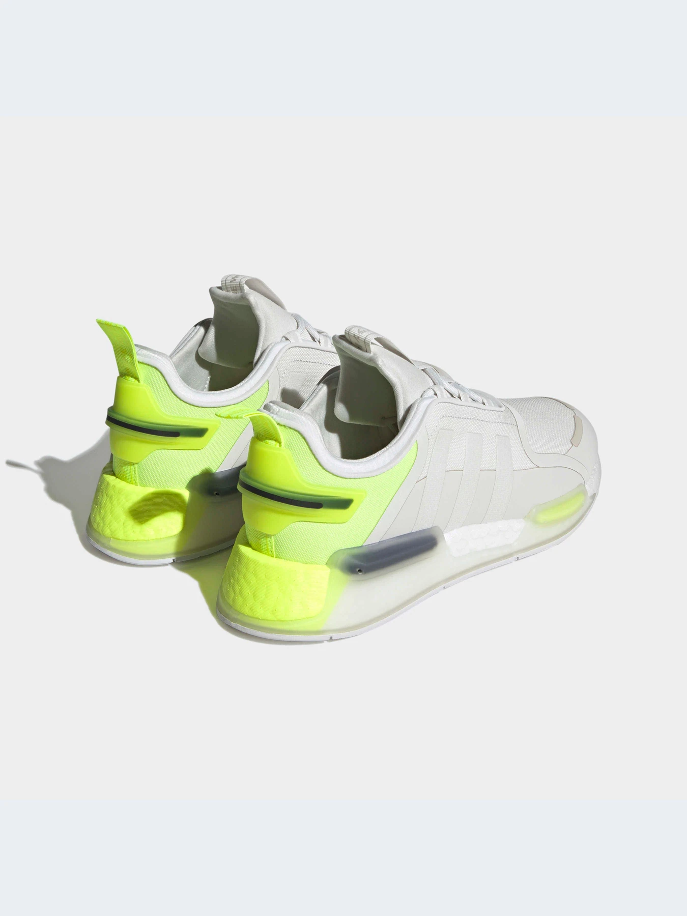 Кроссовки Adidas NMD модель GY7356-KZ Кроссовки Adidas NMD модель GY7356-KZ Фото