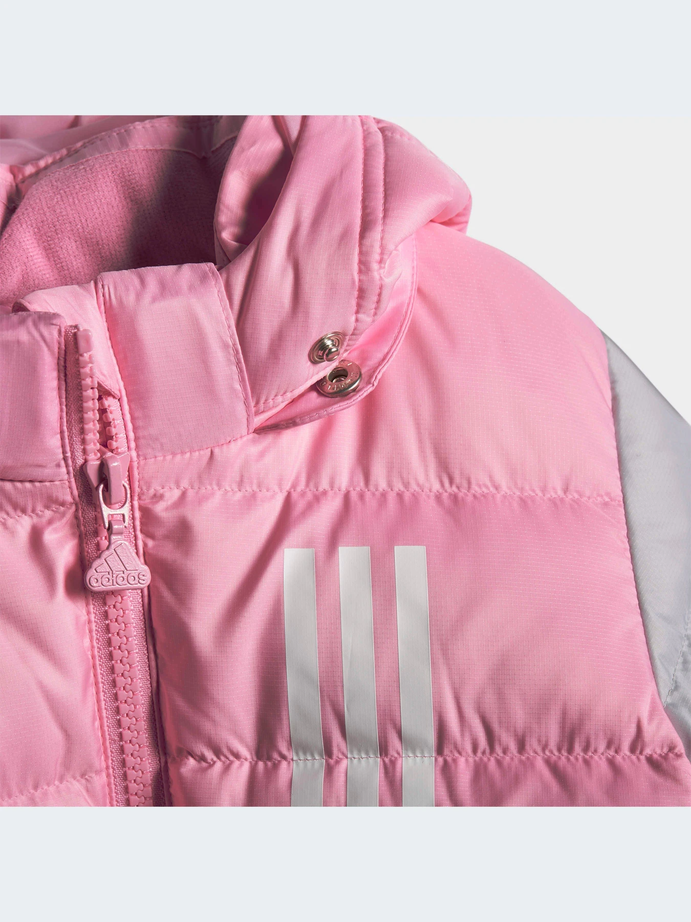Куртки и дубленки Adidas модель EH4131-KZ Куртки и дубленки Adidas модель EH4131-KZ Фото
