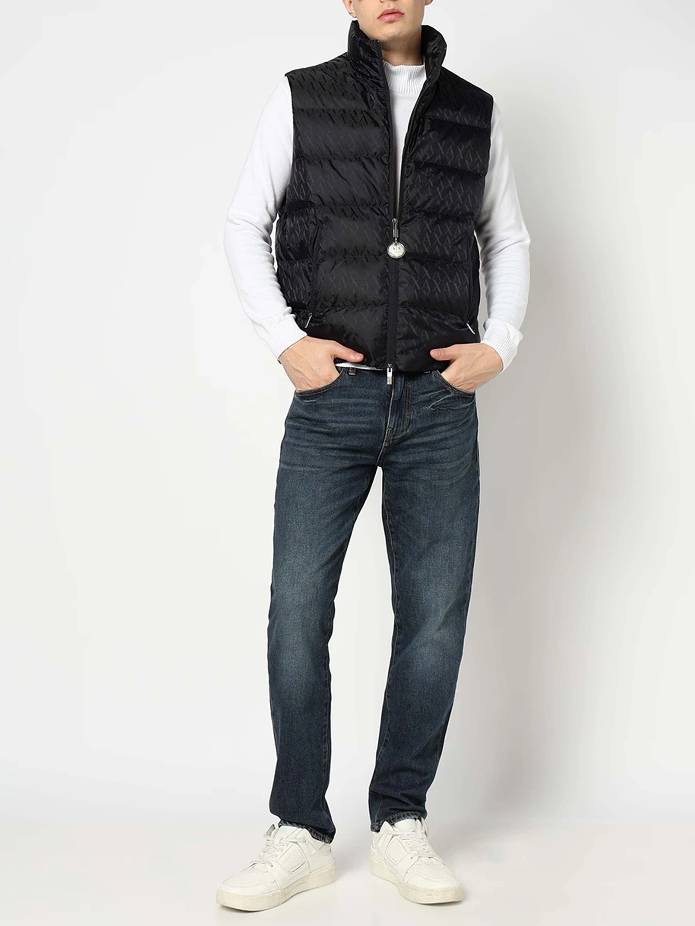 Куртки и дубленки Armani Exchange модель XM001581-AF16628-UB101 Куртки и дубленки Armani Exchange модель XM001581-AF16628-UB101 Фото