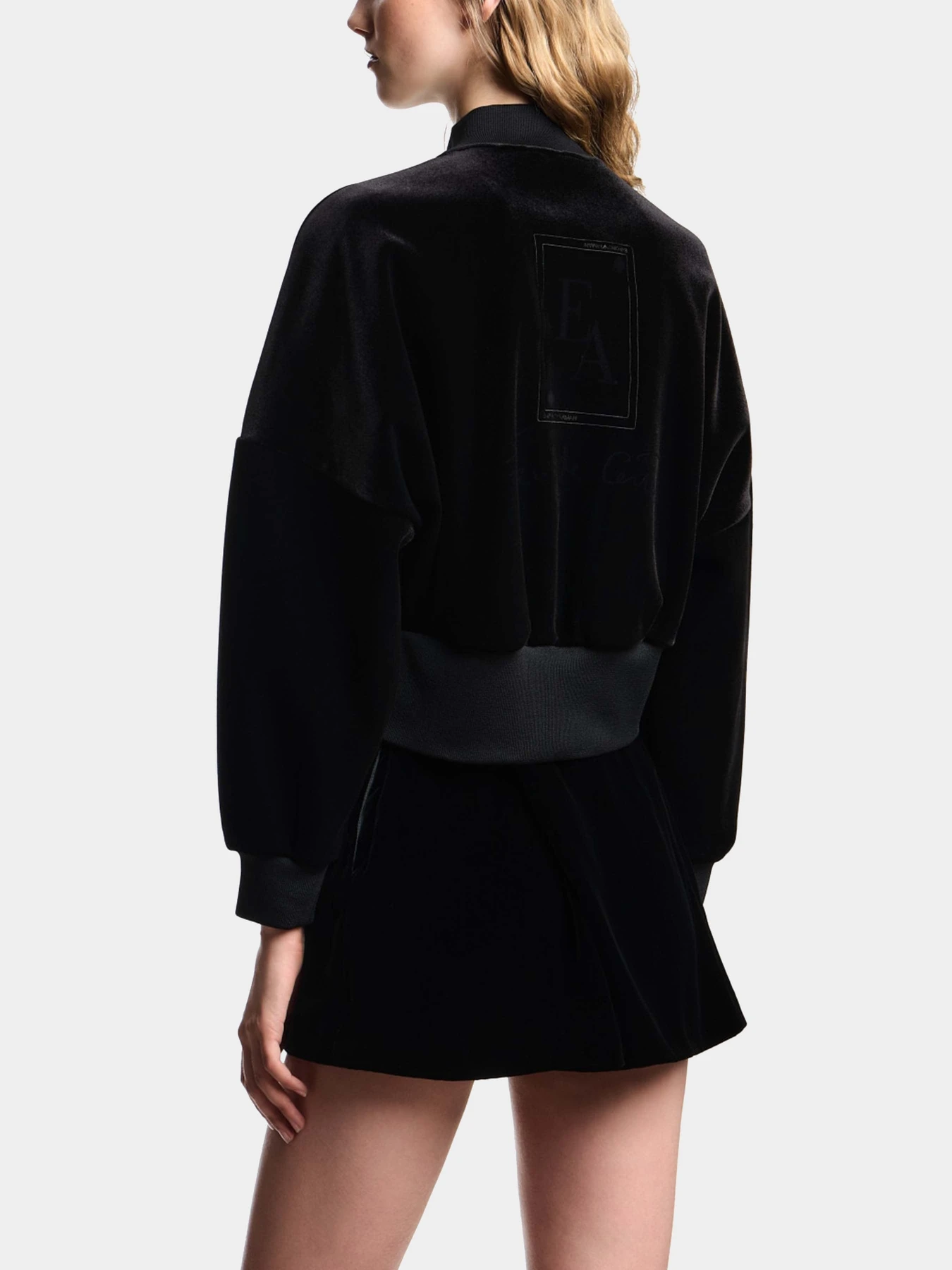 Куртки и дубленки Emporio Armani модель EW001368-AF16466-UC001 Куртки и дубленки Emporio Armani модель EW001368-AF16466-UC001 Фото