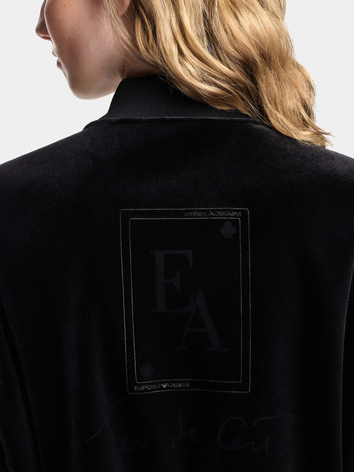 Куртки и дубленки Emporio Armani модель EW001368-AF16466-UC001 Куртки и дубленки Emporio Armani модель EW001368-AF16466-UC001 Фото