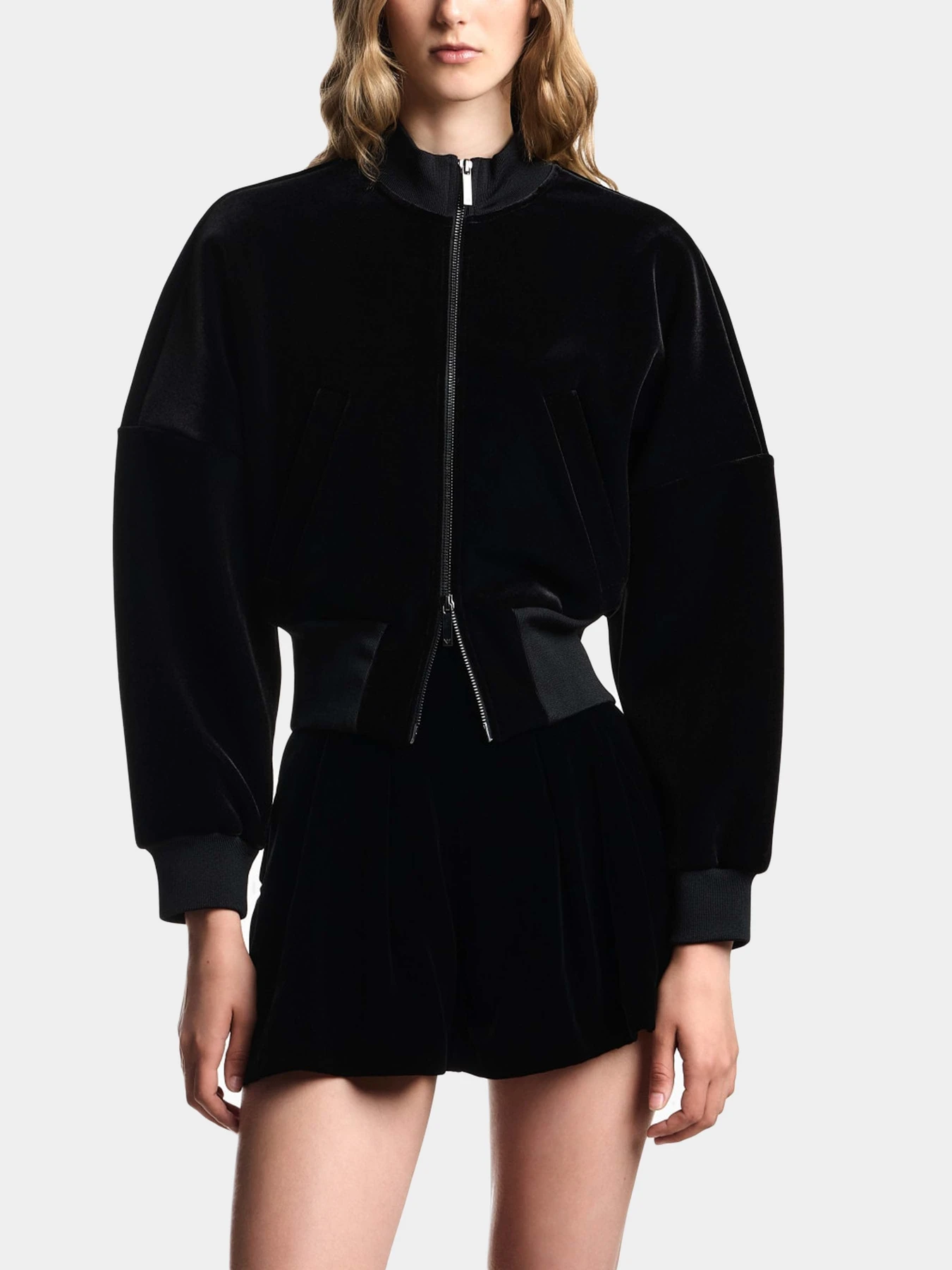 Куртки и дубленки Emporio Armani модель EW001368-AF16466-UC001 Куртки и дубленки Emporio Armani модель EW001368-AF16466-UC001 Фото