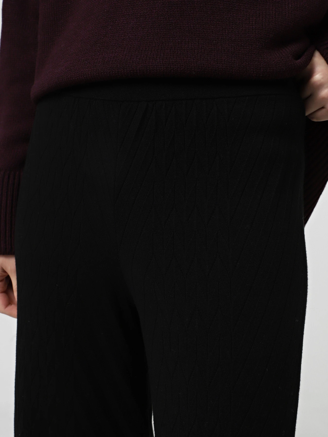 Брюки Emporio Armani модель EW003099-AF21539-UC001 Брюки Emporio Armani модель EW003099-AF21539-UC001 Фото