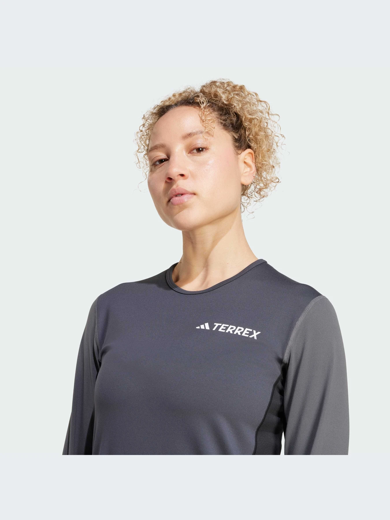 Худи и свитшоты Adidas модель JC8200-KZ Худи и свитшоты Adidas модель JC8200-KZ Фото