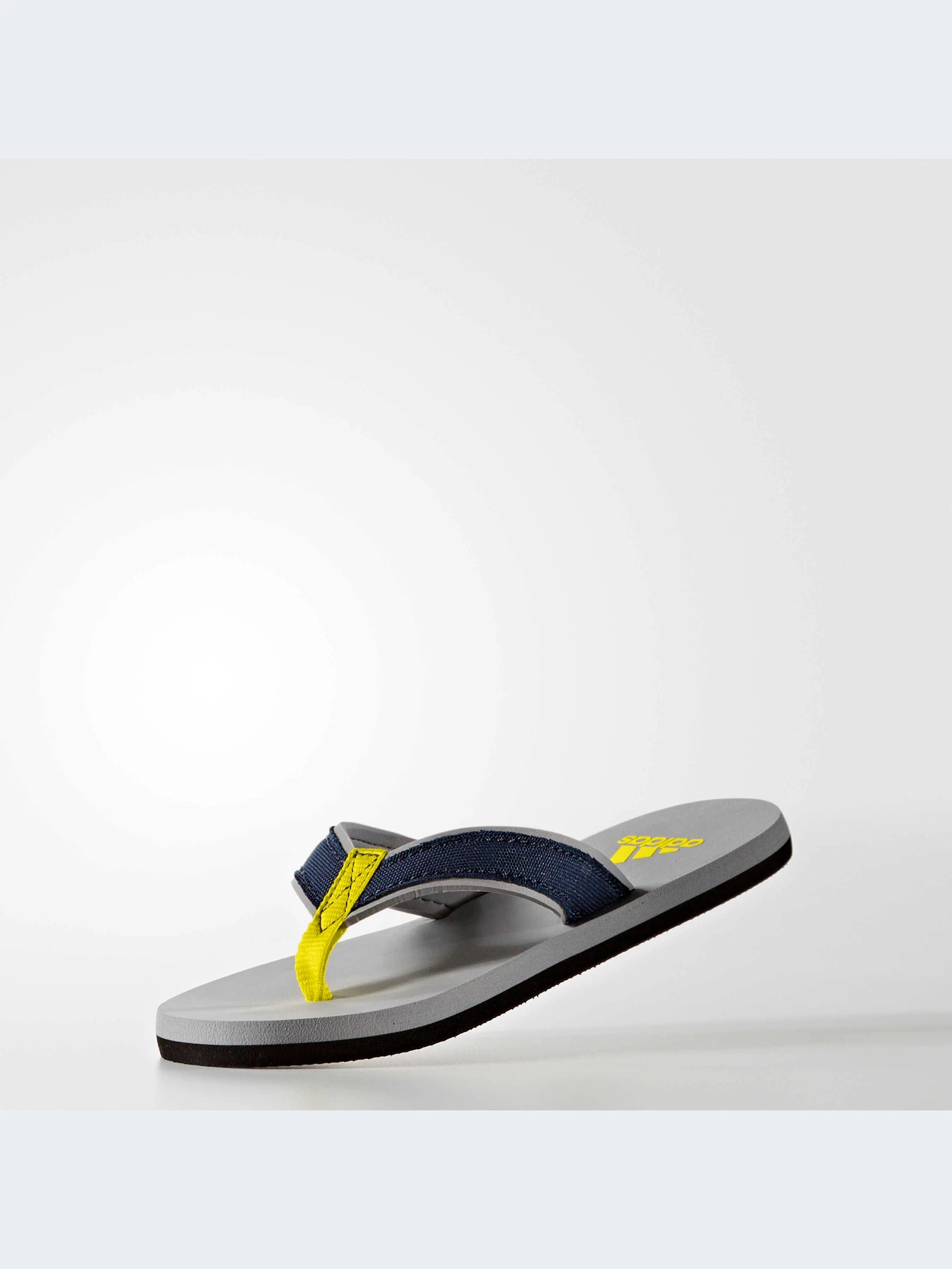 Шлёпанцы Adidas модель S80628-KZ Шлёпанцы Adidas модель S80628-KZ Фото