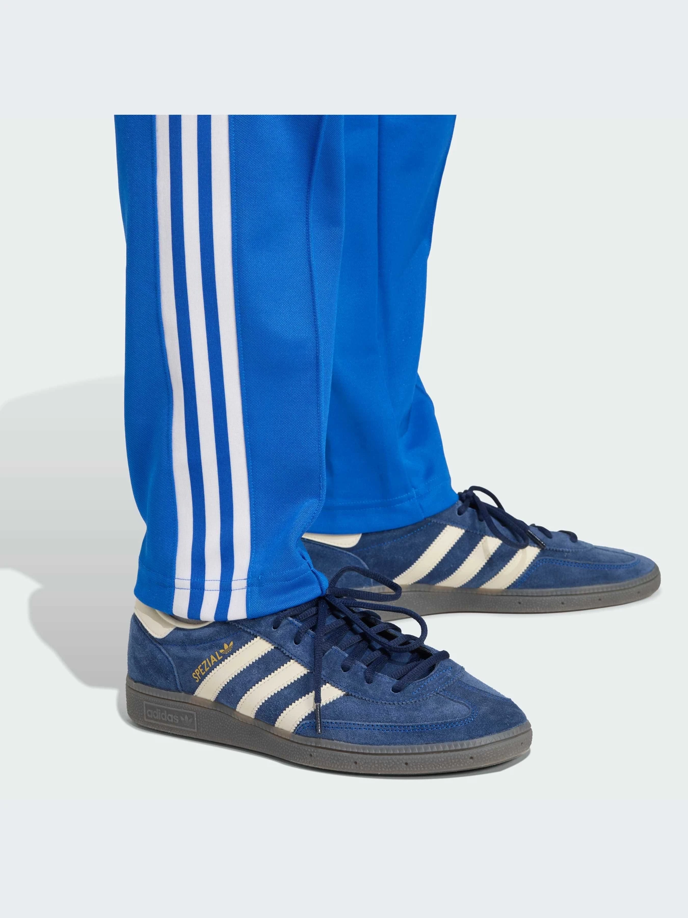 Брюки Adidas Adicolor модель KA0838-KZ Брюки Adidas Adicolor модель KA0838-KZ Фото