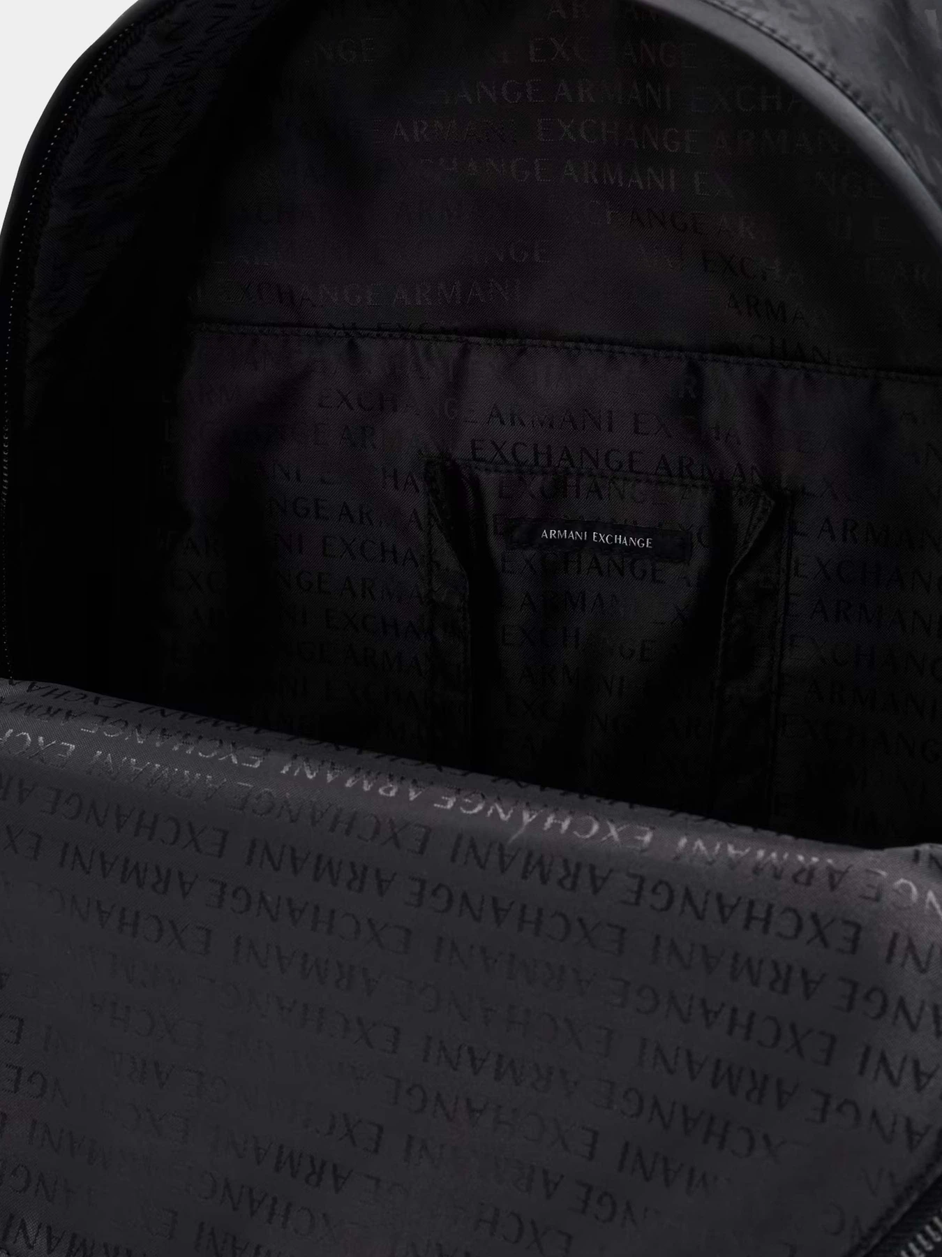 Рюкзаки Armani Exchange модель XM001611-AF17208-UC001 Рюкзаки Armani Exchange модель XM001611-AF17208-UC001 Фото