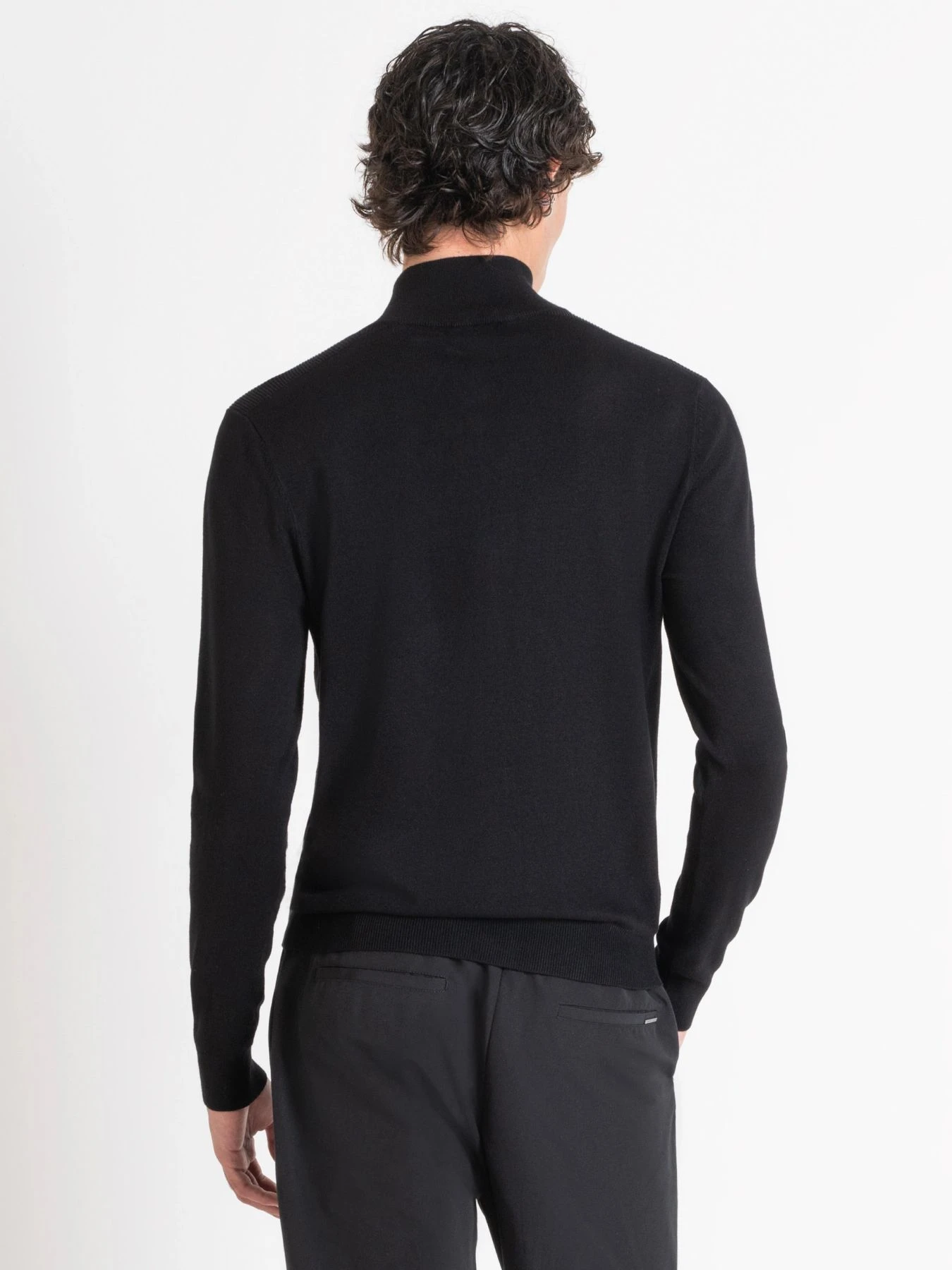 Худи и свитшоты Antony Morato модель MMSW01441-YA500002-9000 Фото