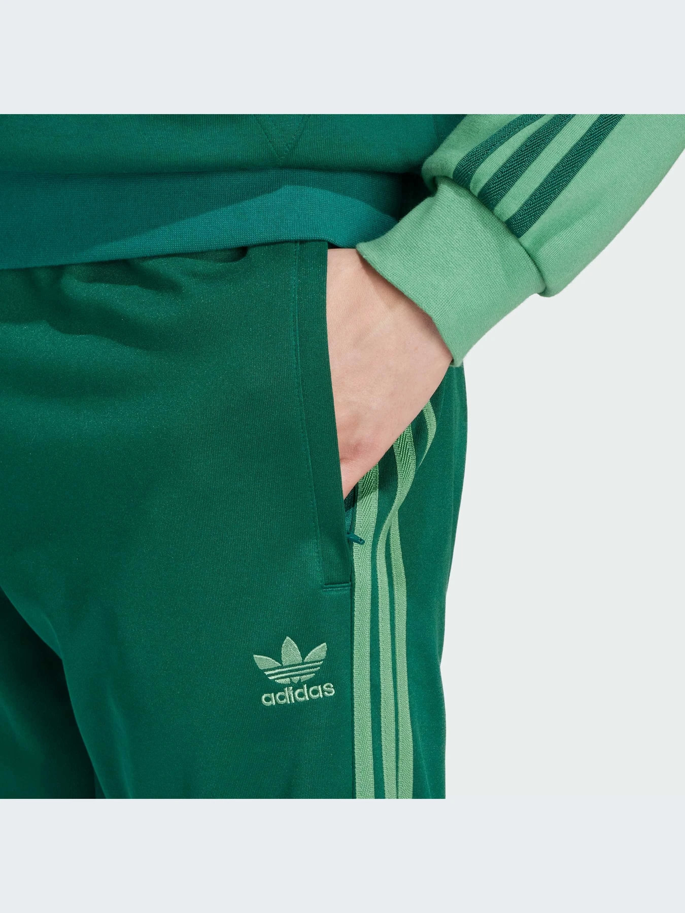 Брюки Adidas Adicolor модель IY8729-KZ Брюки Adidas Adicolor модель IY8729-KZ Фото