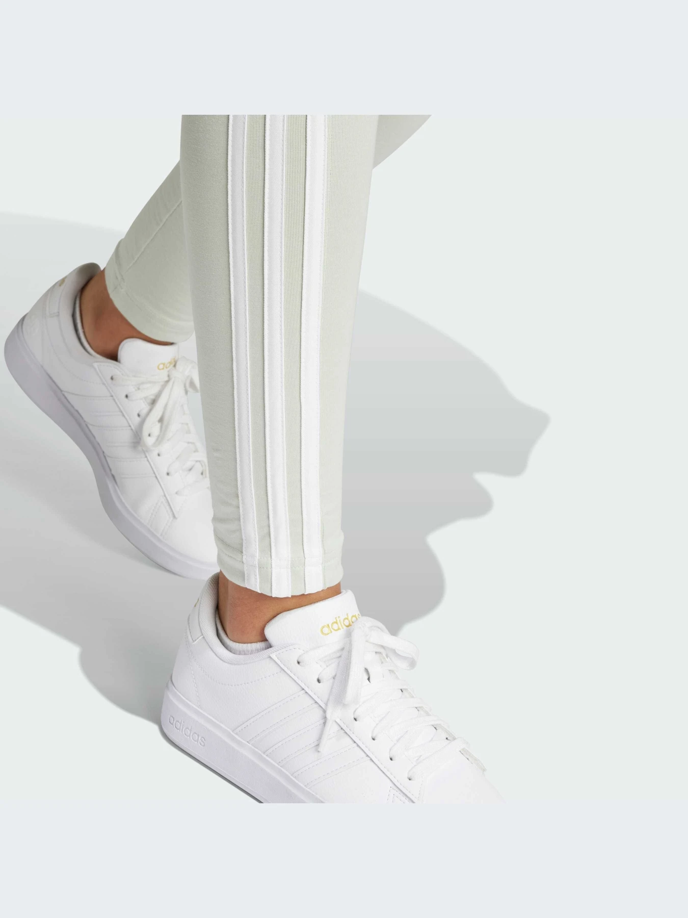 Брюки Adidas модель IY4191-KZ Брюки Adidas модель IY4191-KZ Фото
