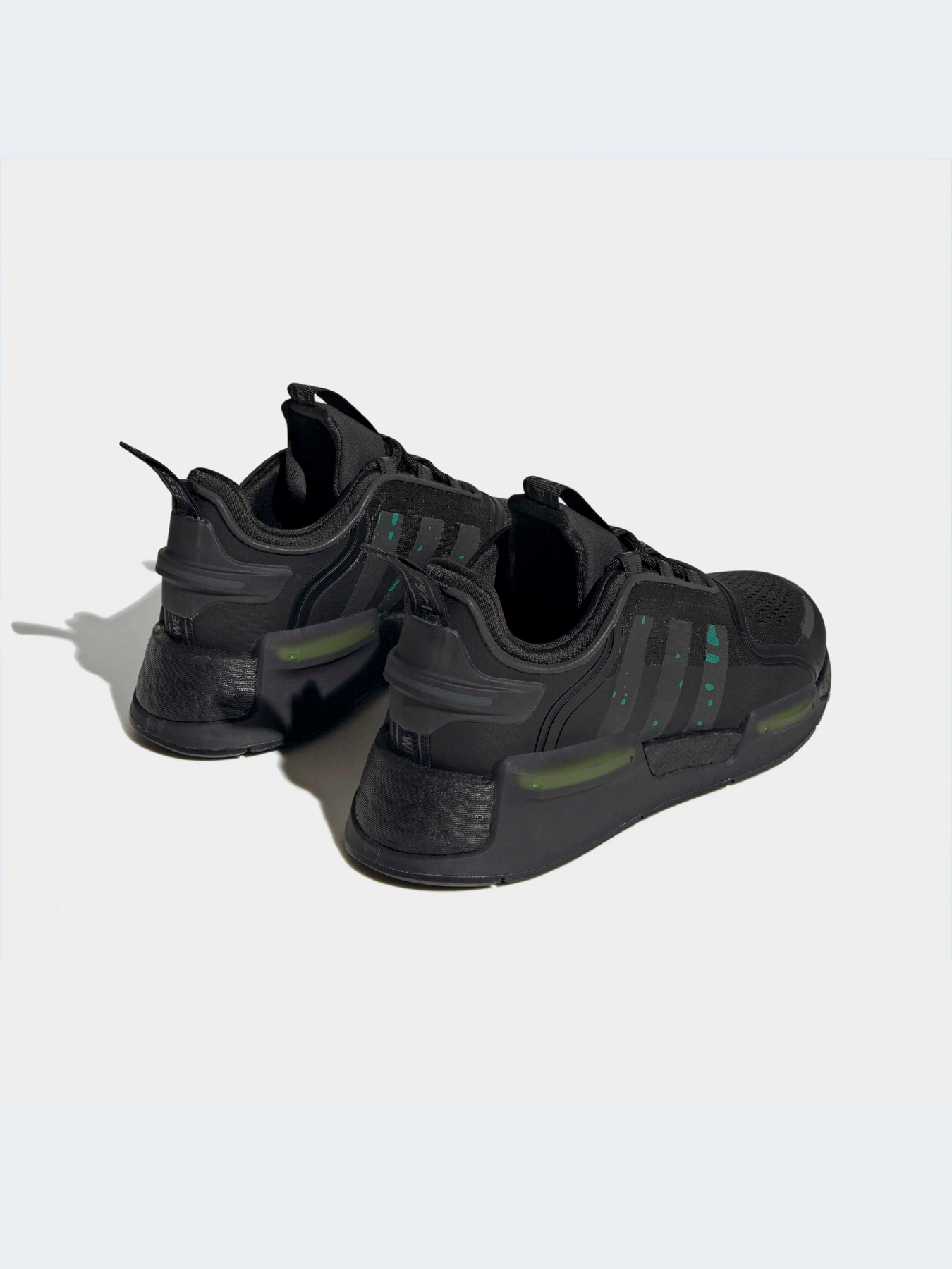 Кроссовки Adidas NMD модель HQ1671-KZ Кроссовки Adidas NMD модель HQ1671-KZ Фото