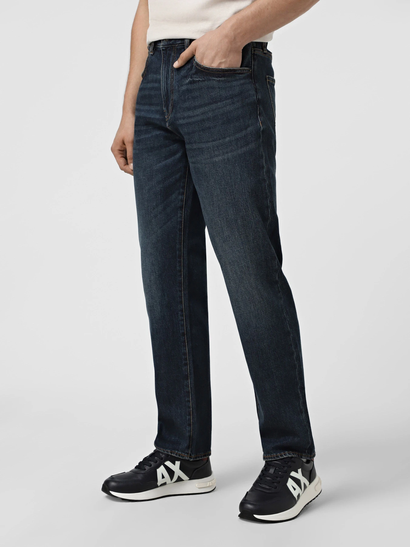 Джинсы Armani Exchange модель XM000049-AF19774-MB001 Джинсы Armani Exchange модель XM000049-AF19774-MB001 Фото