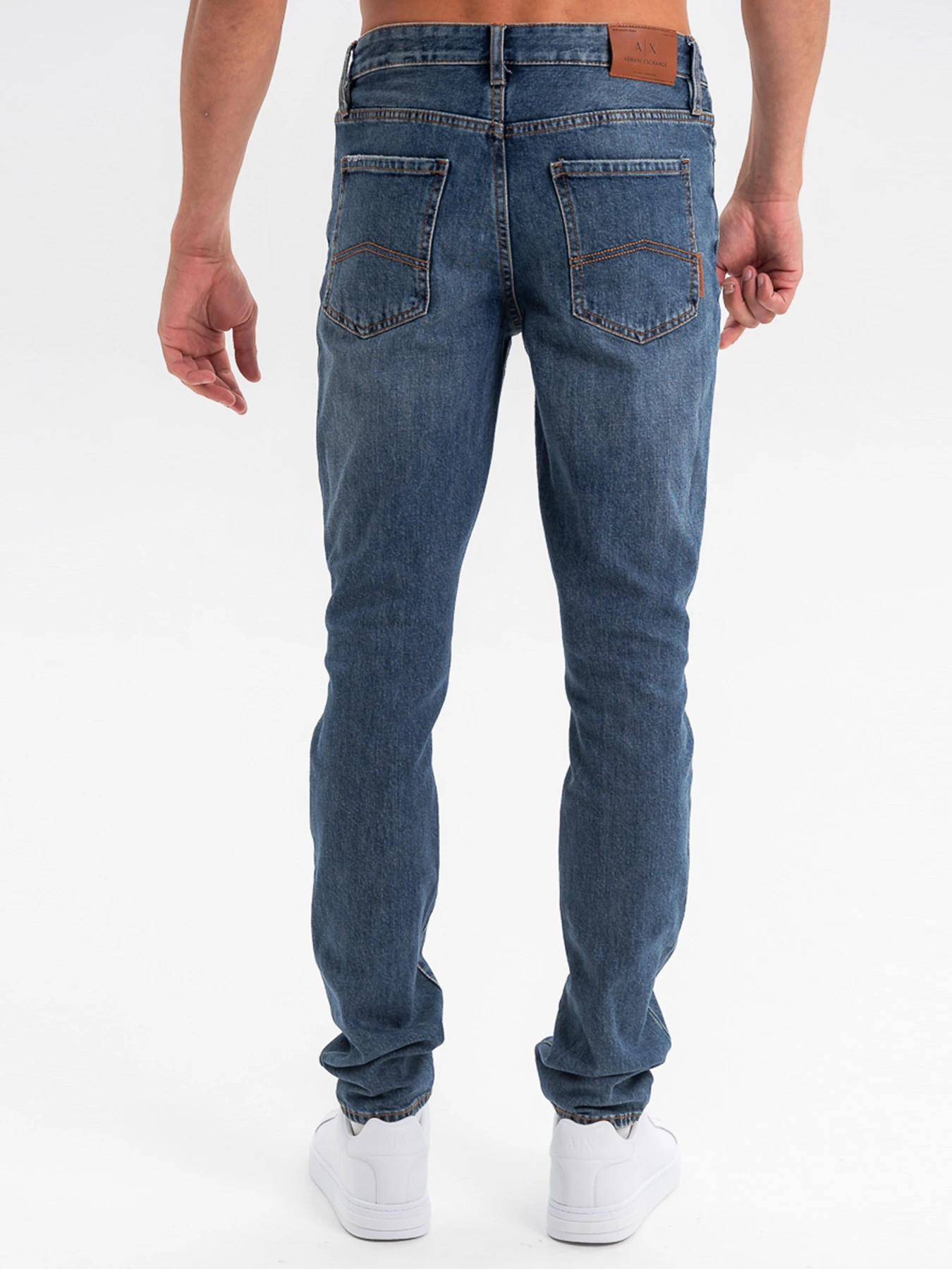 Джинсы Armani Exchange модель XM000070-AF19775-MB001 Джинсы Armani Exchange модель XM000070-AF19775-MB001 Фото
