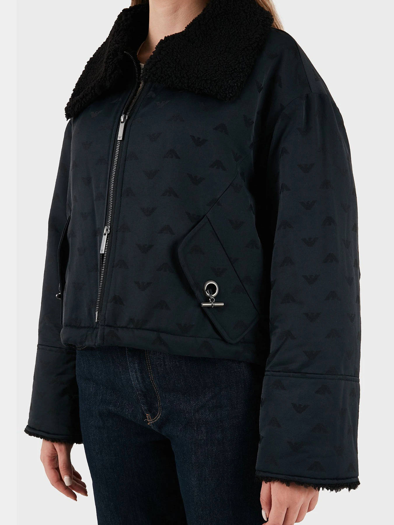 Куртки и дубленки Emporio Armani модель EW001392-AF14362-UC001 Куртки и дубленки Emporio Armani модель EW001392-AF14362-UC001 Фото