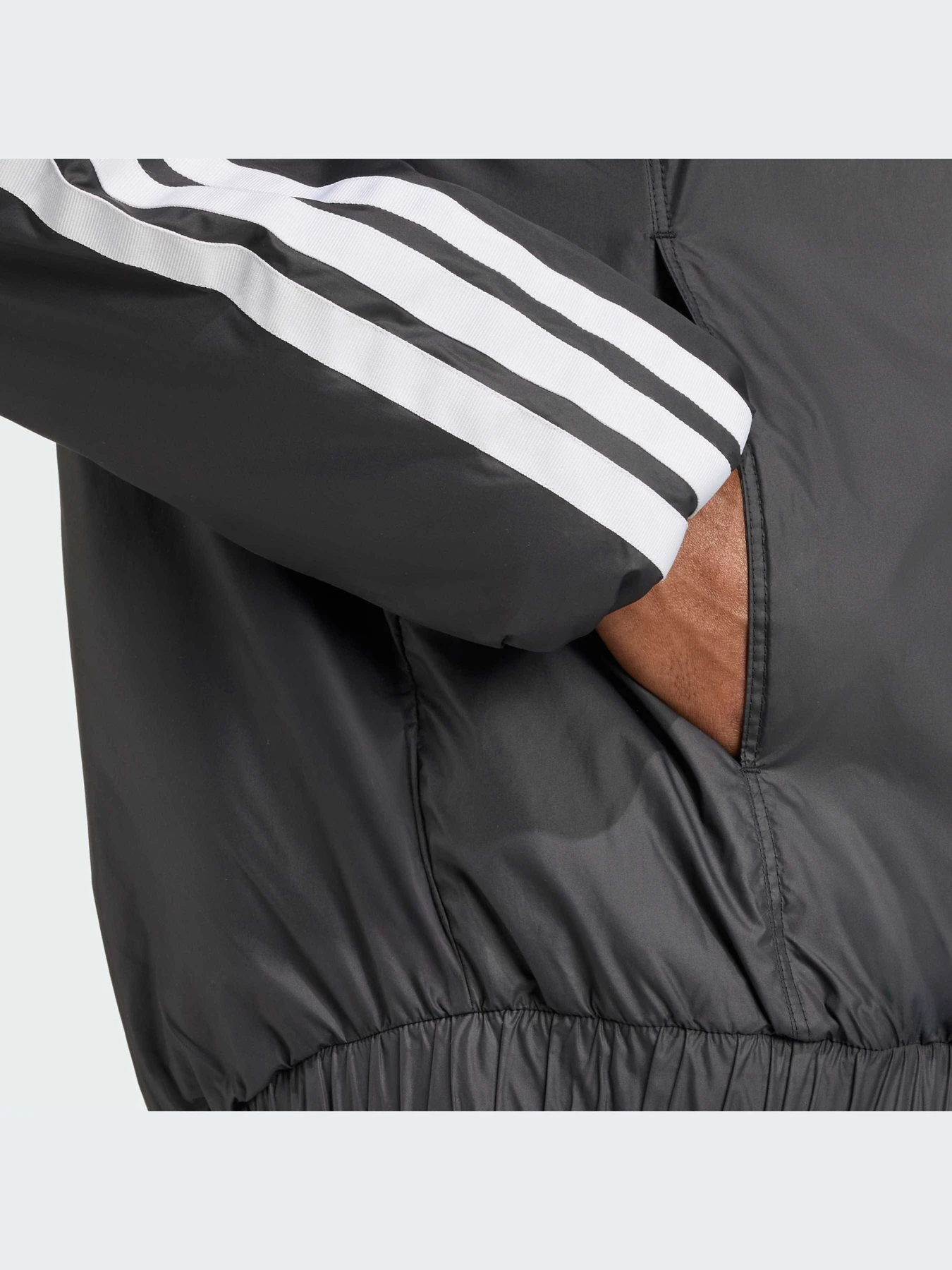 Куртки и дубленки Adidas модель JV5172-KZ Куртки и дубленки Adidas модель JV5172-KZ Фото
