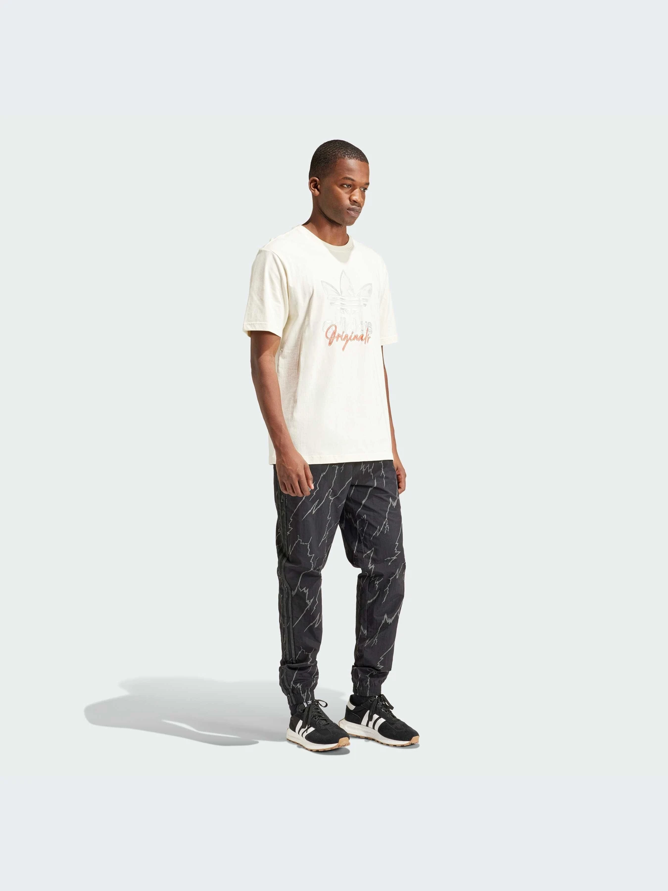 Футболки и поло Adidas Graphics модель IS2910-KZ Футболки и поло Adidas Graphics модель IS2910-KZ Фото