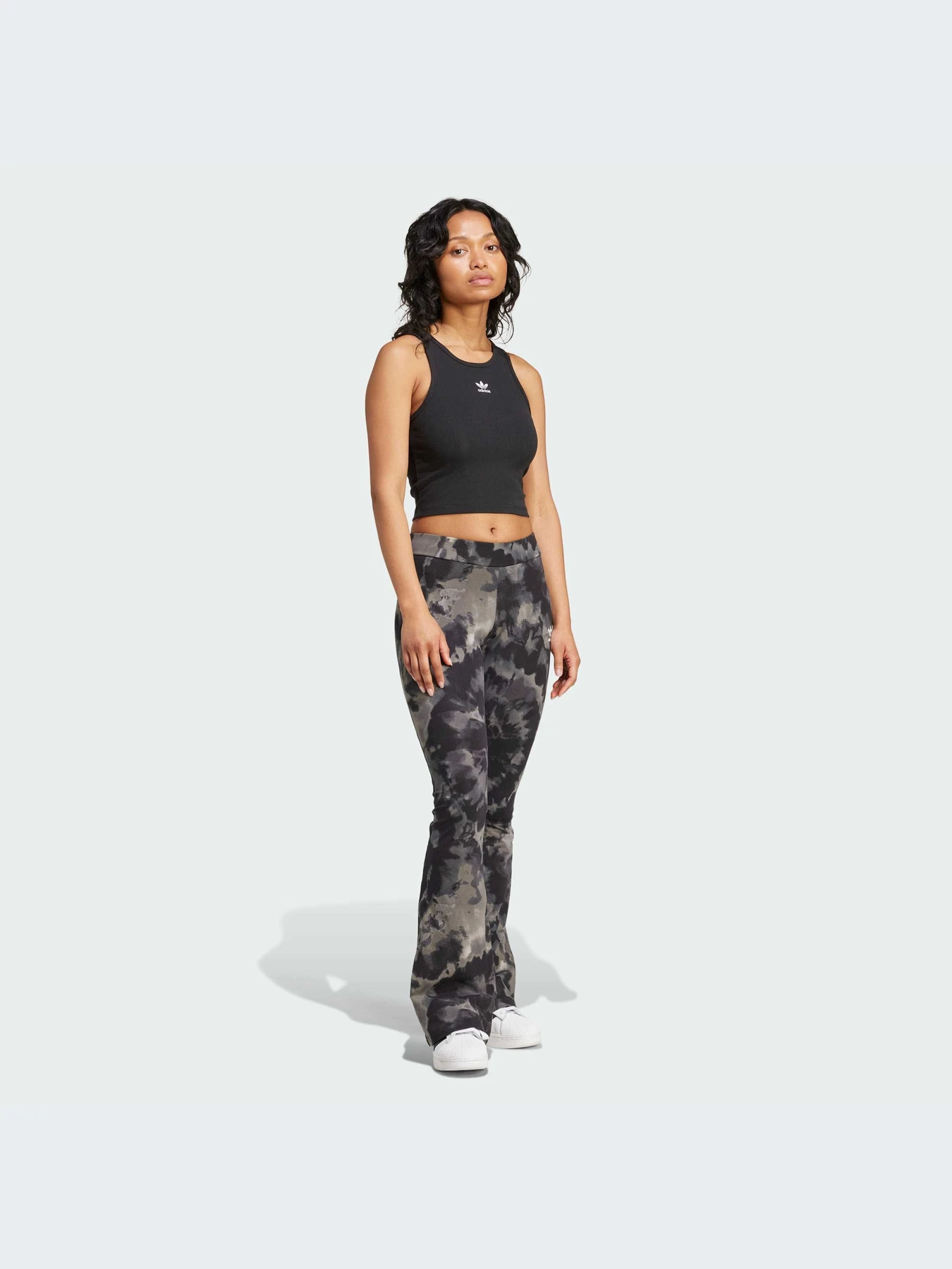 Брюки Adidas Graphics модель IZ1862-KZ Брюки Adidas Graphics модель IZ1862-KZ Фото