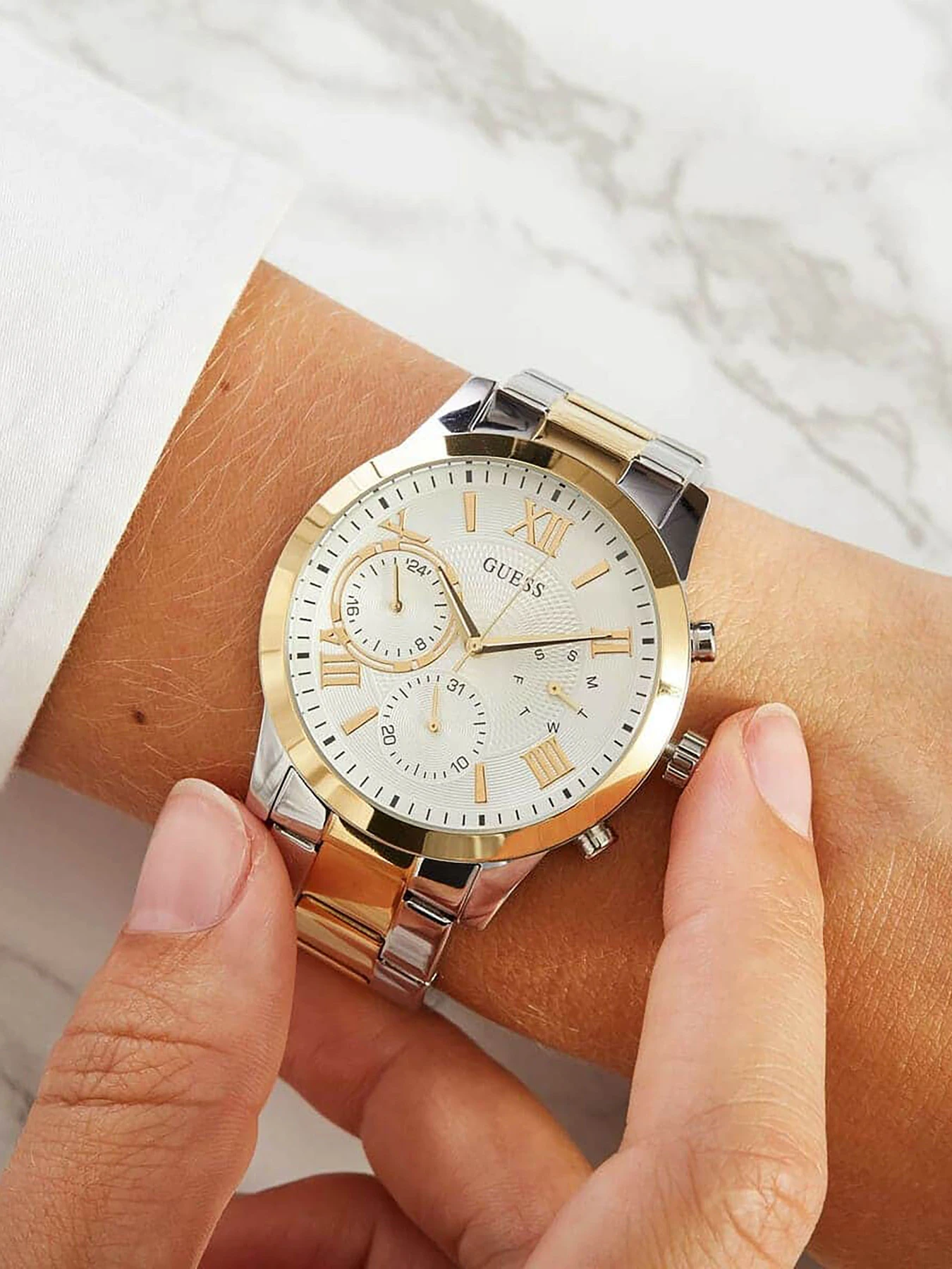 Часы GUESS модель W1070L8 Фото