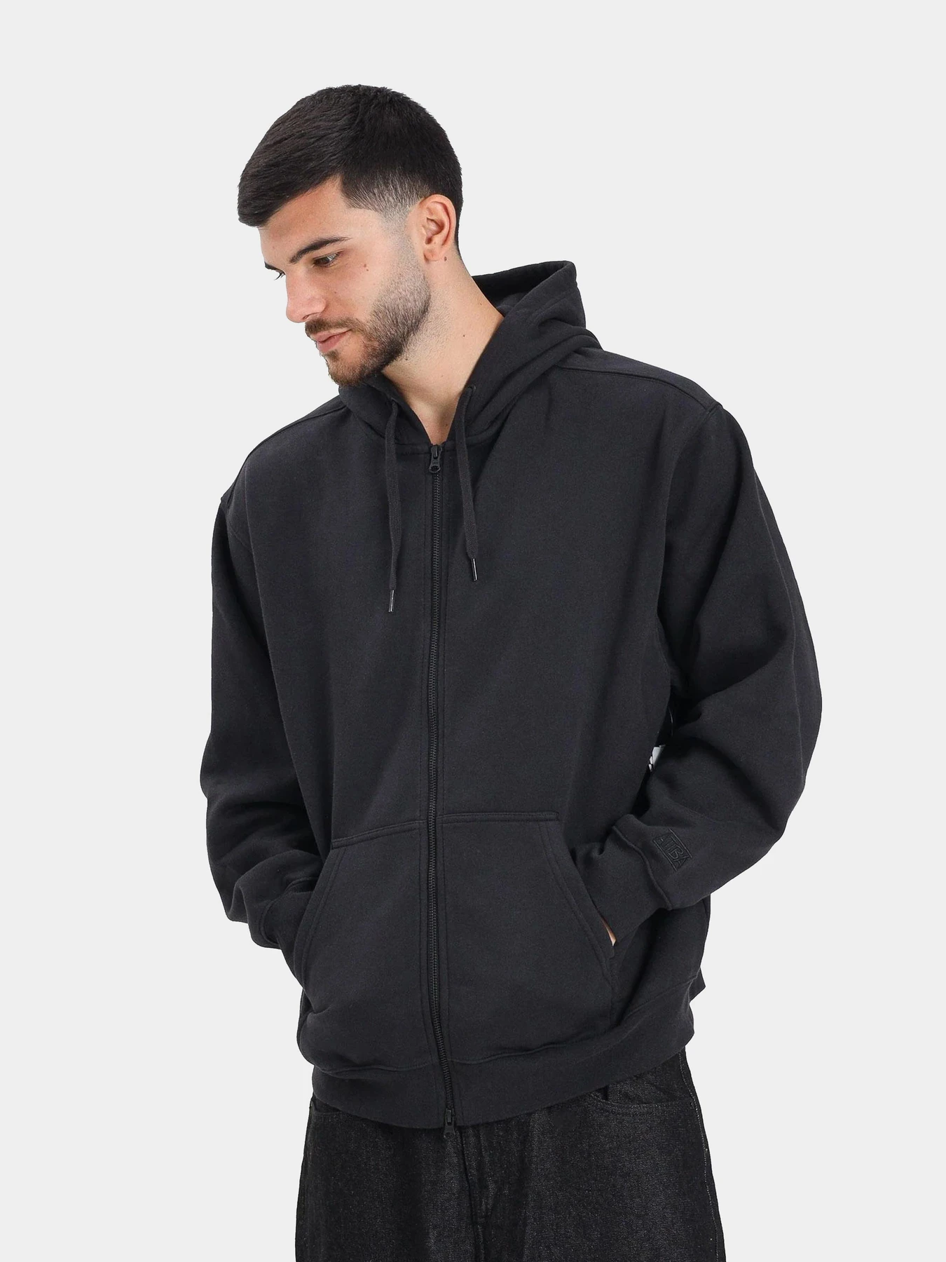 Худи и свитшоты Vans модель VN000Q77BLK1 Худи и свитшоты Vans модель VN000Q77BLK1 Фото
