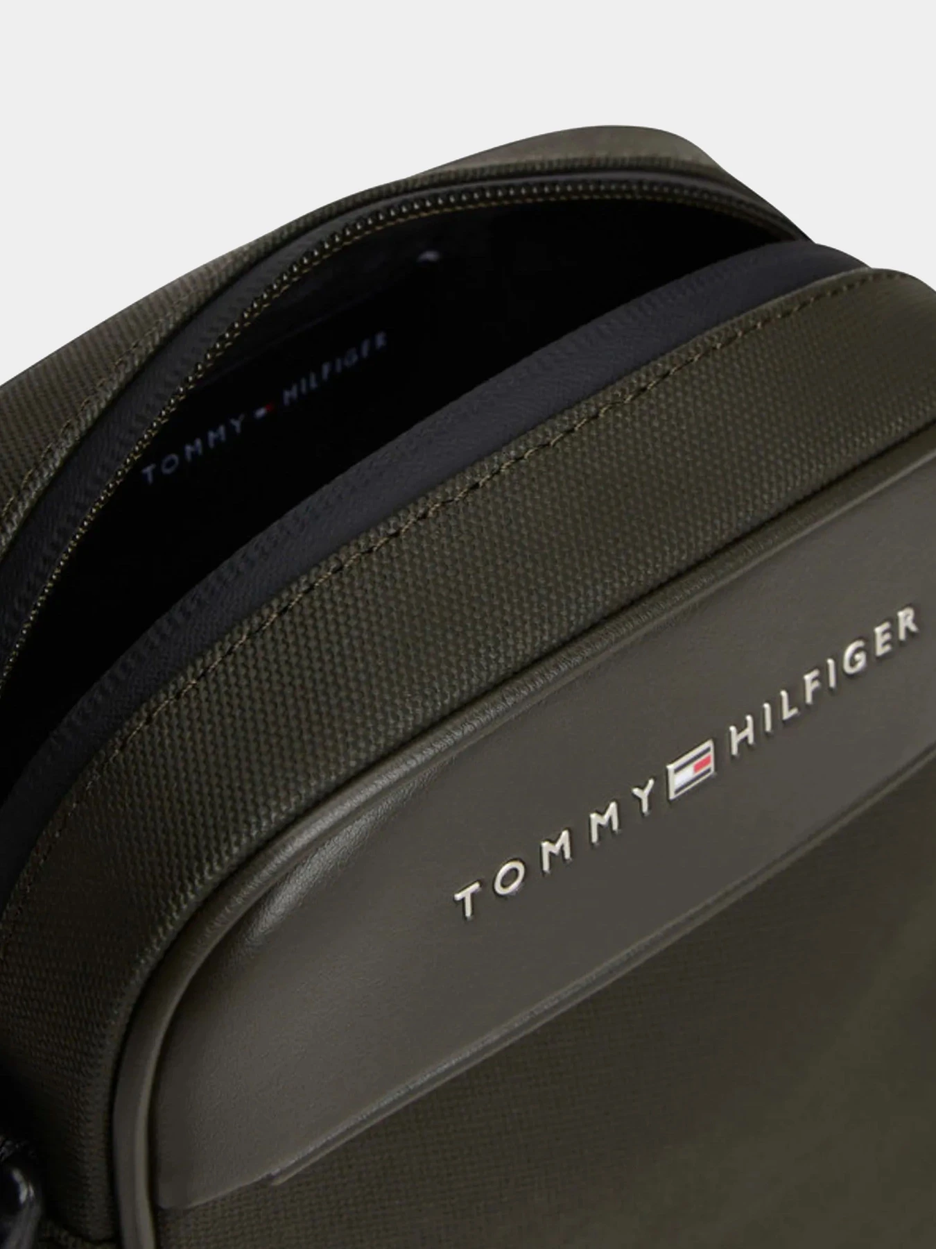 Сумки Tommy Hilfiger модель AM0AM13624-MT4 Сумки Tommy Hilfiger модель AM0AM13624-MT4 Фото