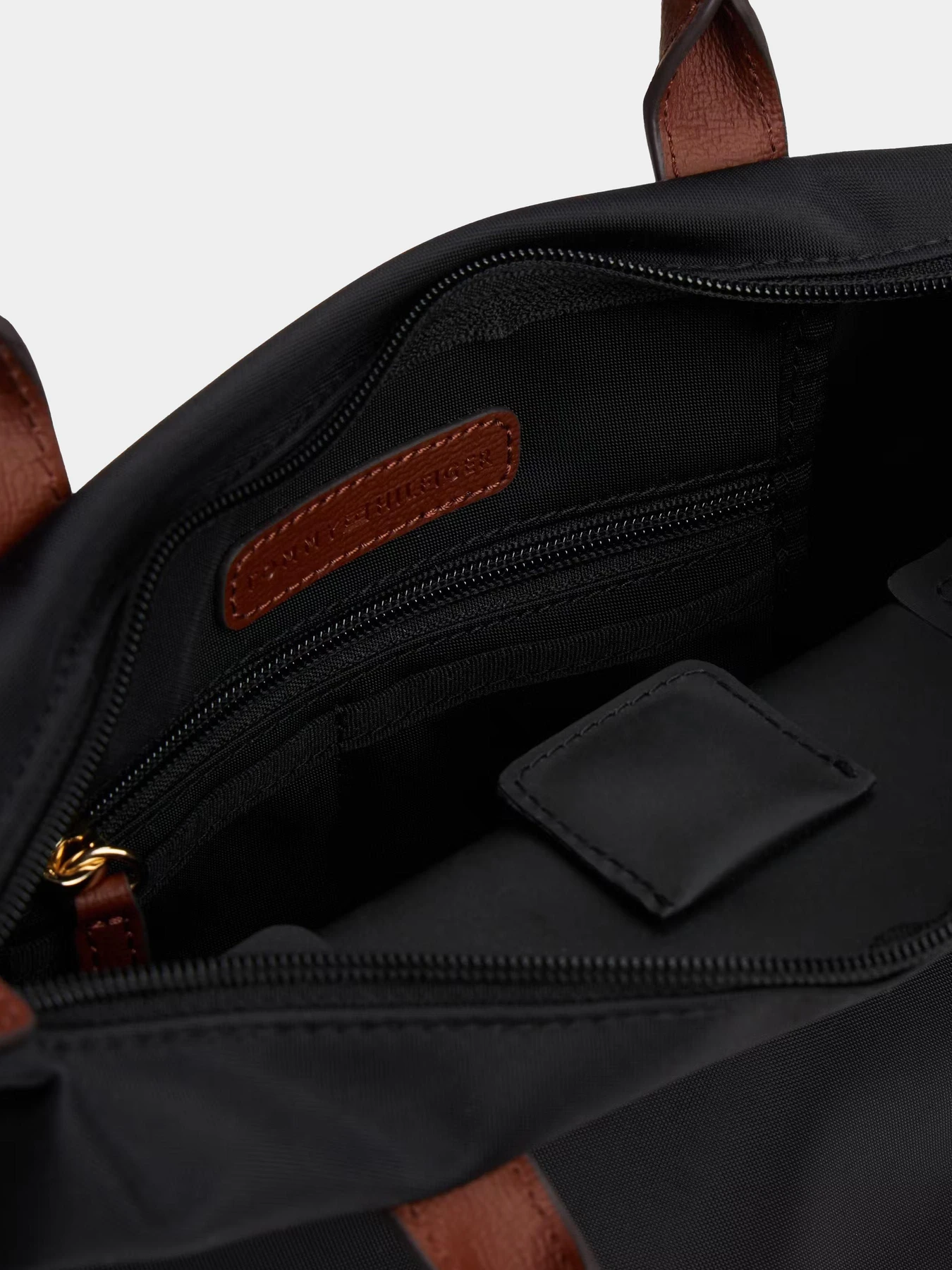 Сумки Tommy Hilfiger модель AW0AW17709-BDS Сумки Tommy Hilfiger модель AW0AW17709-BDS Фото