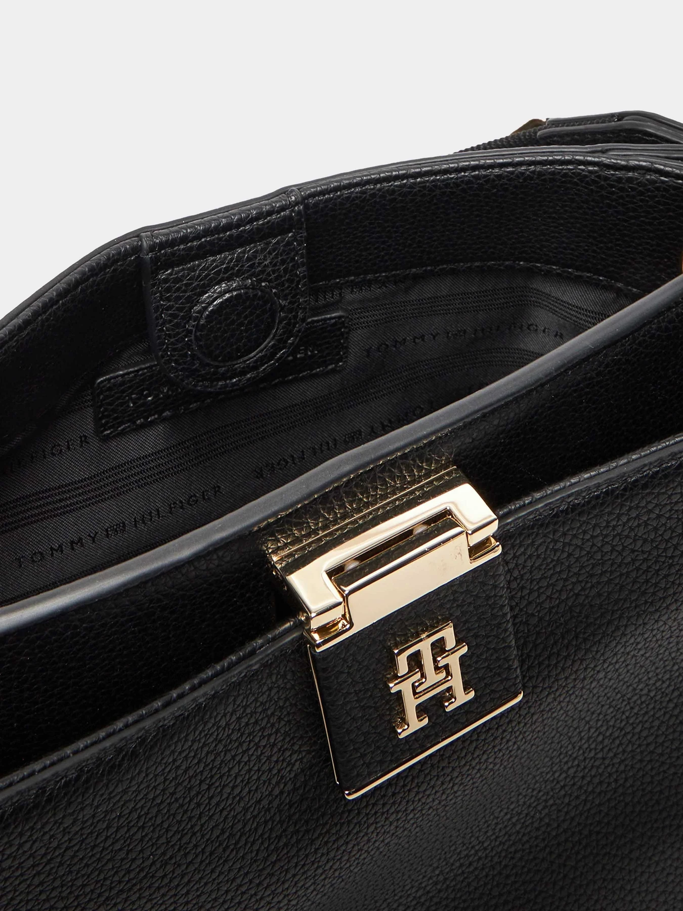 Сумки Tommy Hilfiger модель AW0AW17722-BDS Сумки Tommy Hilfiger модель AW0AW17722-BDS Фото