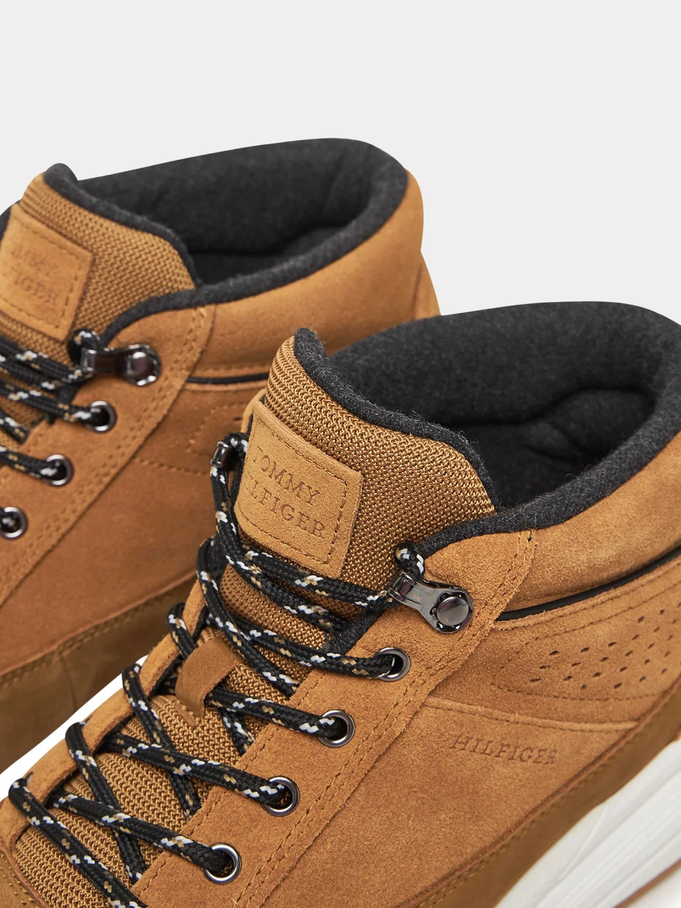 Ботинки и сапоги Tommy Hilfiger модель FM0FM05609-GWJ Ботинки и сапоги Tommy Hilfiger модель FM0FM05609-GWJ Фото