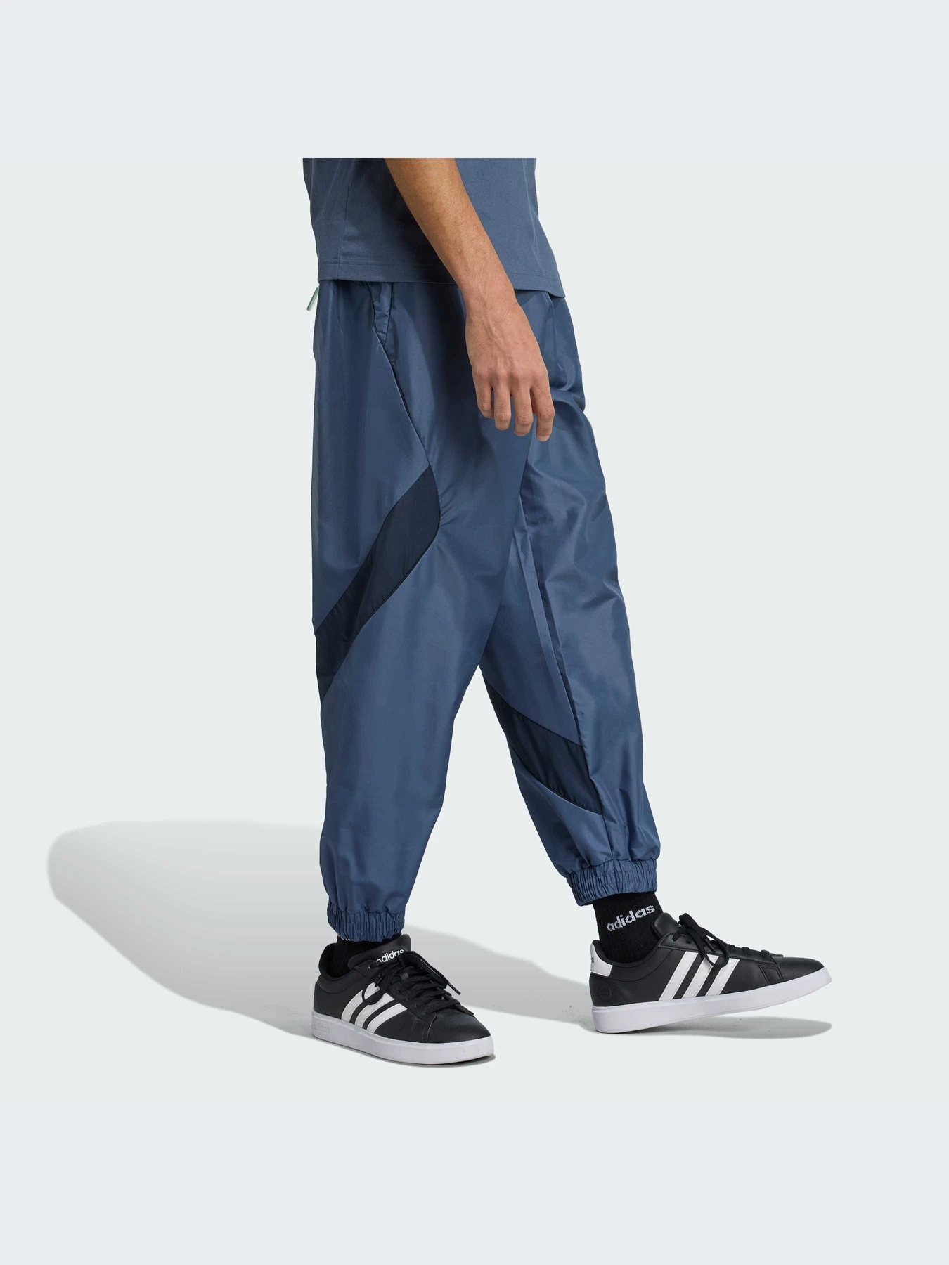 Брюки Adidas модель JZ6433-KZ Брюки Adidas модель JZ6433-KZ Фото