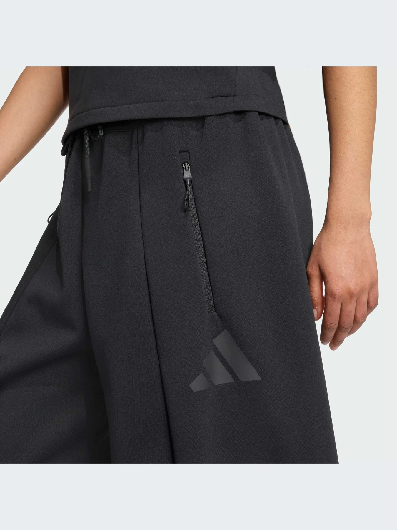 Брюки Adidas ZNE модель JW7773-KZ Брюки Adidas ZNE модель JW7773-KZ Фото