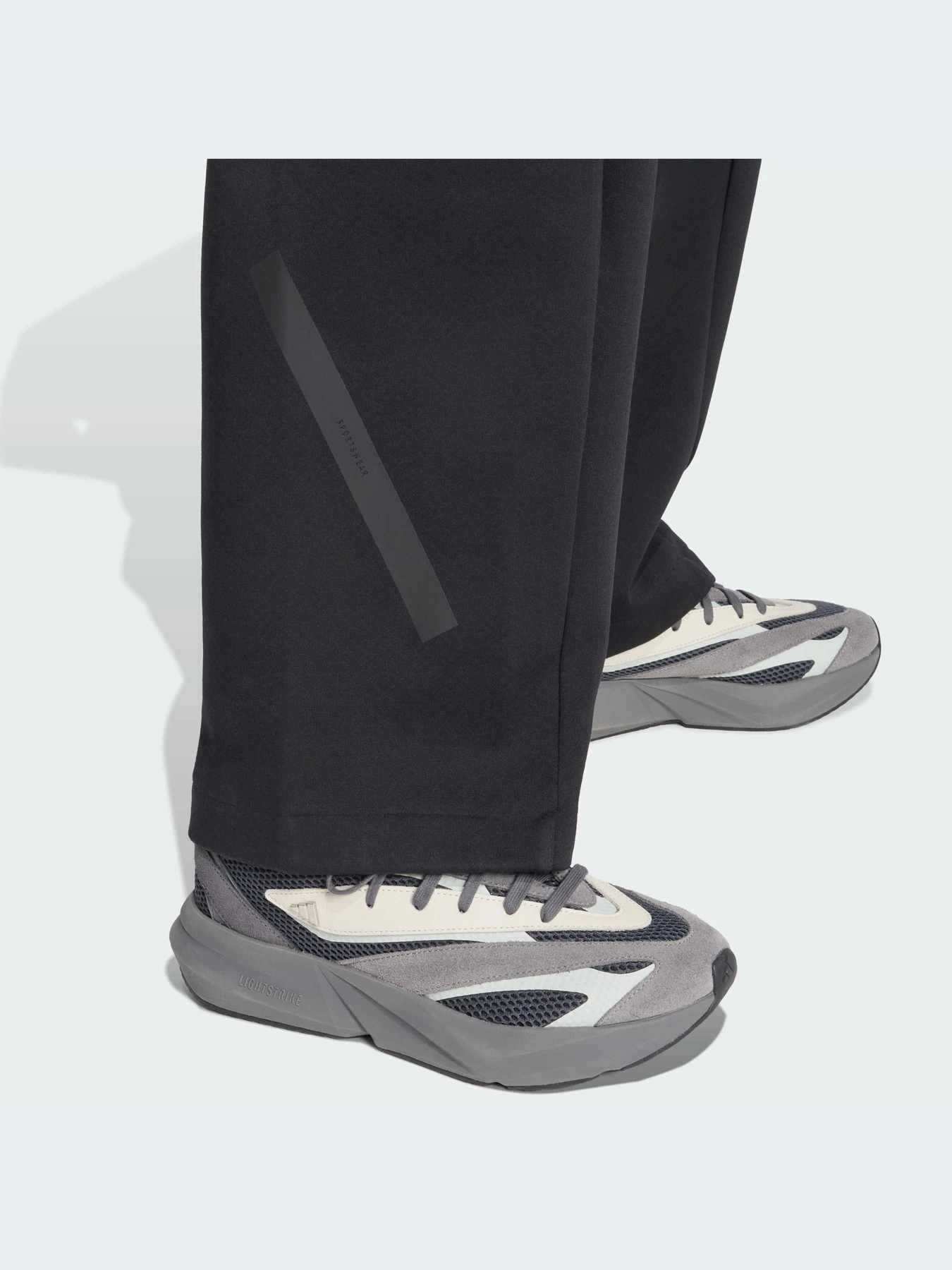 Брюки Adidas ZNE модель JW7773-KZ Брюки Adidas ZNE модель JW7773-KZ Фото