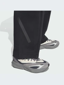 Брюки Adidas ZNE модель JW7773-KZ Фото