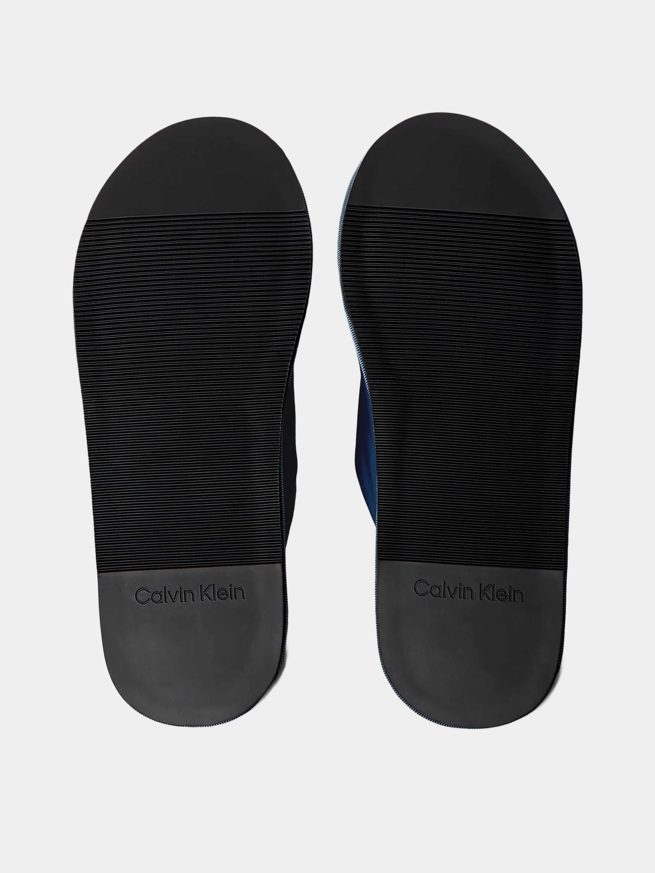 Тапки Calvin Klein модель HM0HM01932-DWZ Тапки Calvin Klein модель HM0HM01932-DWZ Фото