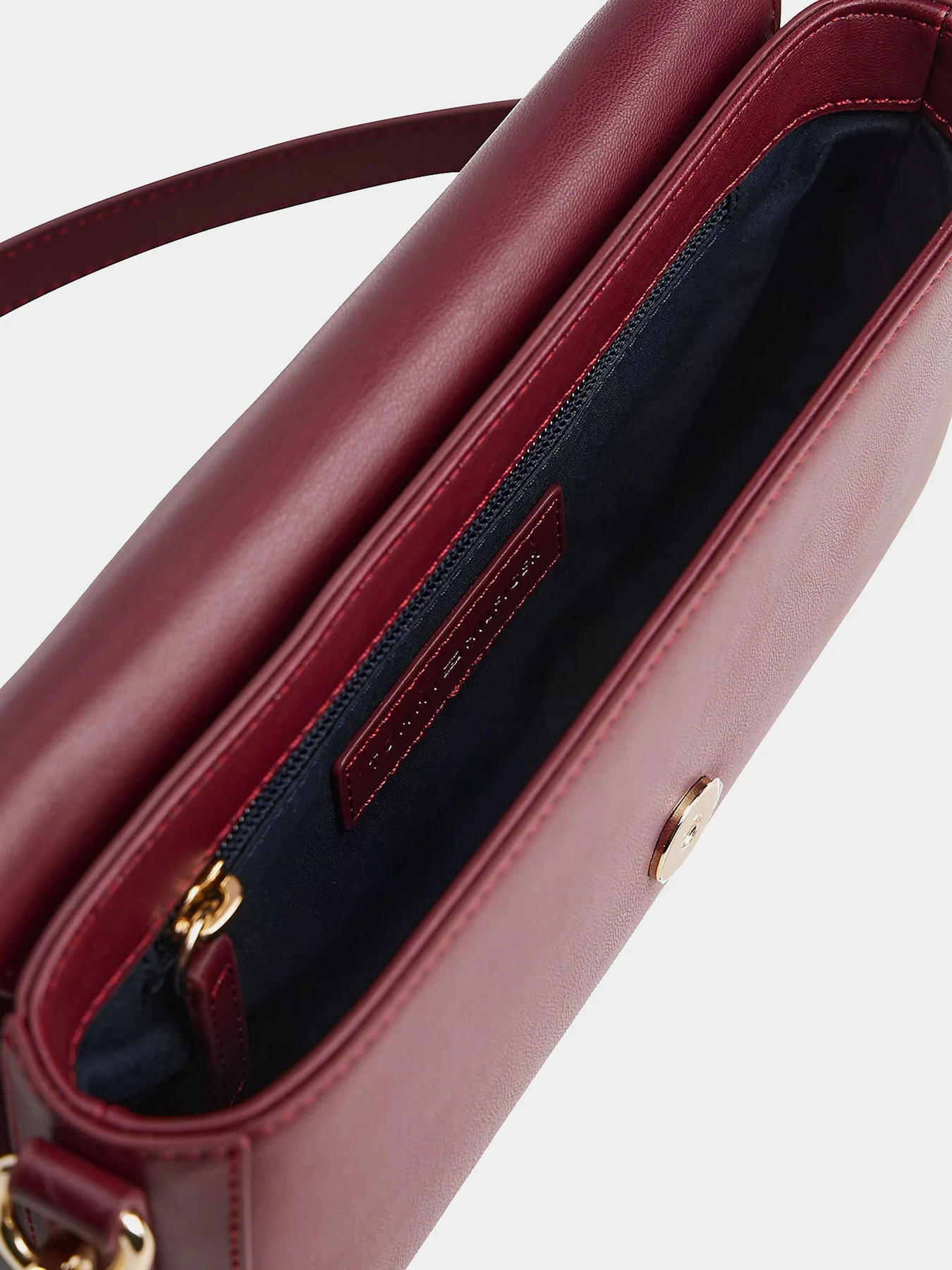 Сумки Tommy Hilfiger модель AW0AW17677-VLP Сумки Tommy Hilfiger модель AW0AW17677-VLP Фото