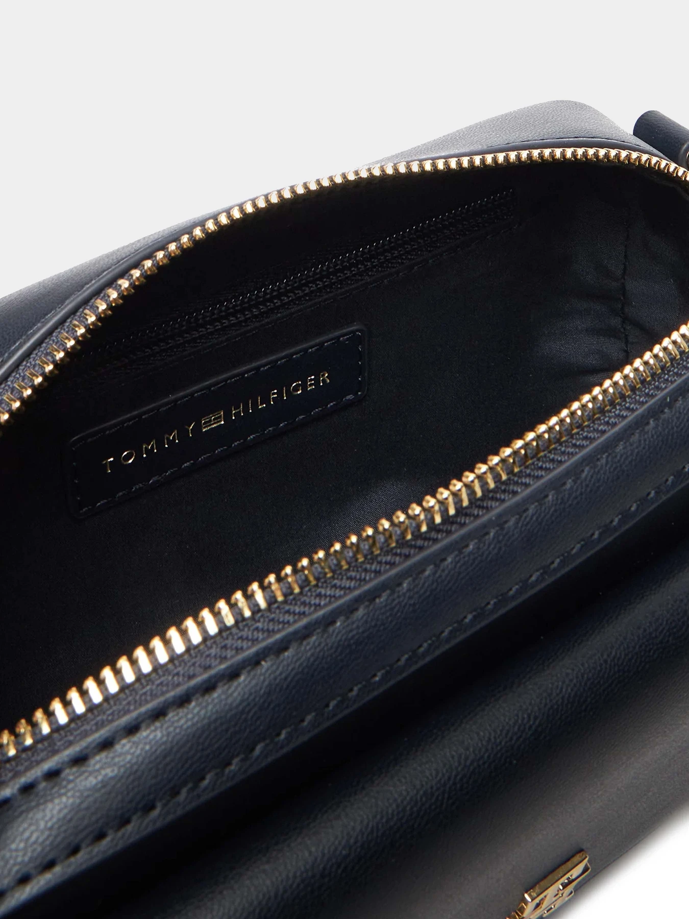 Сумки Tommy Hilfiger модель AW0AW17680-DW6 Сумки Tommy Hilfiger модель AW0AW17680-DW6 Фото