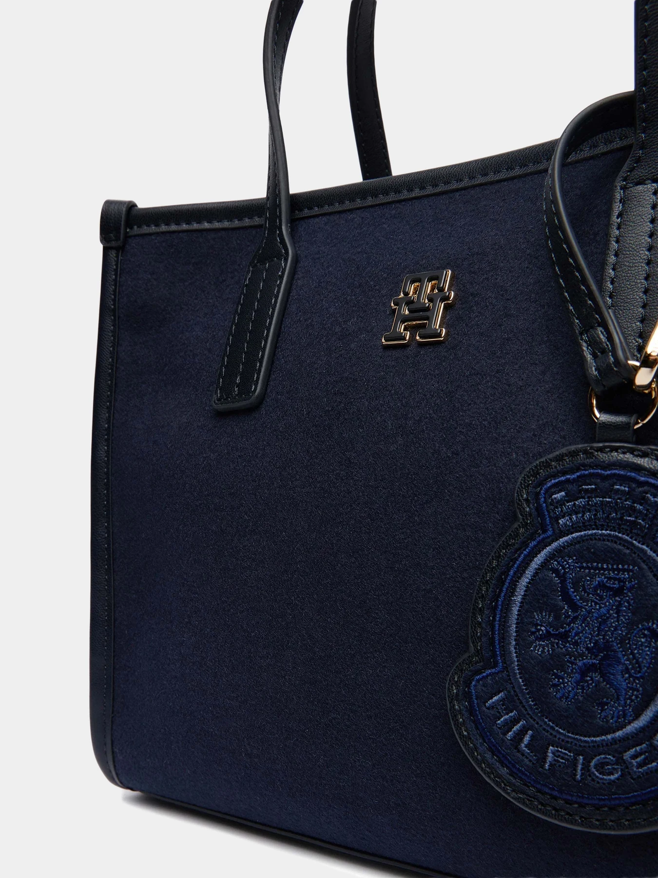 Сумки Tommy Hilfiger модель AW0AW17852-DW6 Сумки Tommy Hilfiger модель AW0AW17852-DW6 Фото