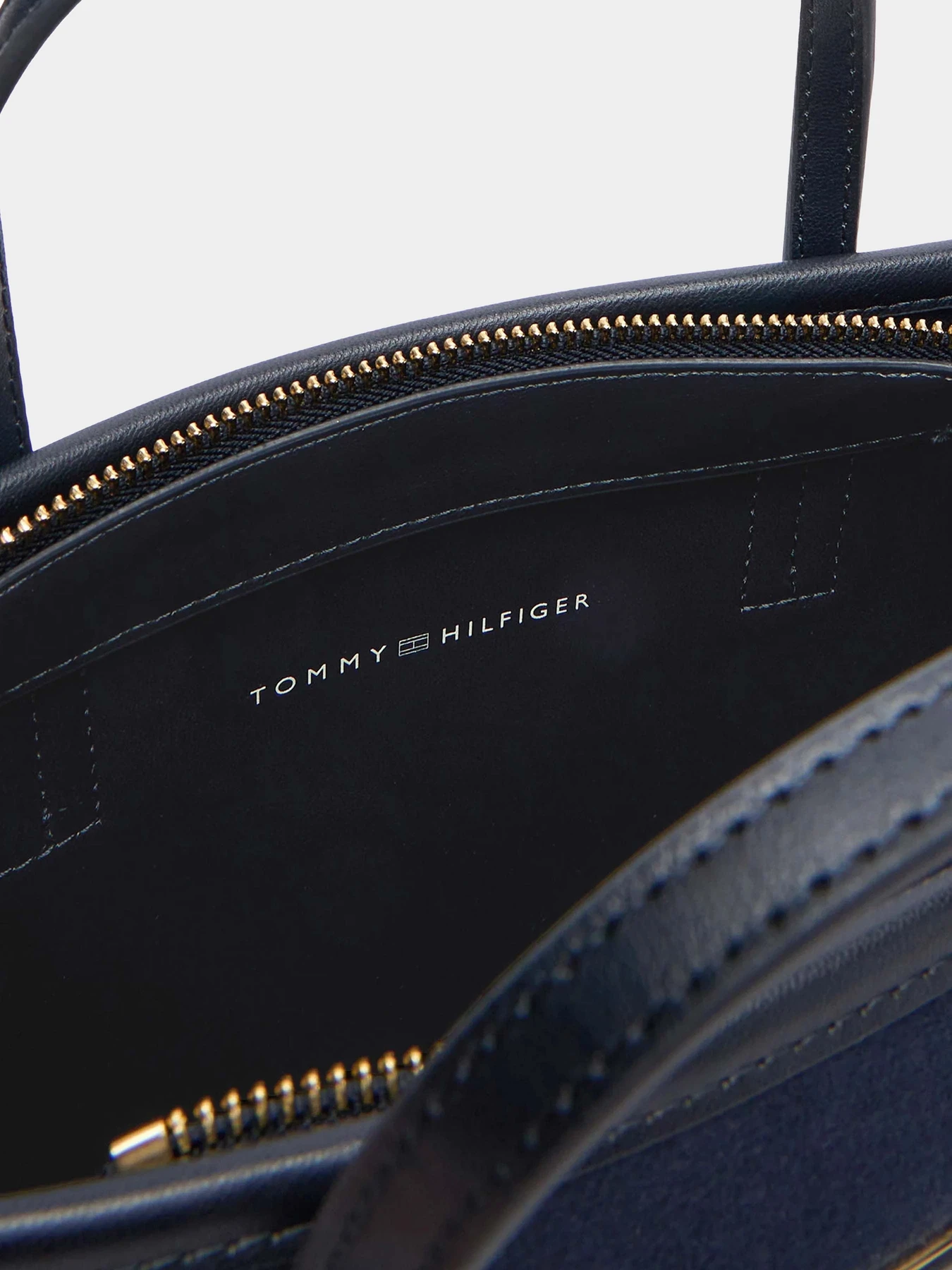 Сумки Tommy Hilfiger модель AW0AW17852-DW6 Сумки Tommy Hilfiger модель AW0AW17852-DW6 Фото