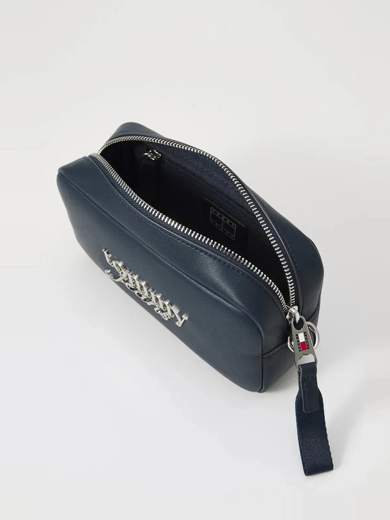 Сумки Tommy Hilfiger модель AW0AW17897-C1G Сумки Tommy Hilfiger модель AW0AW17897-C1G Фото