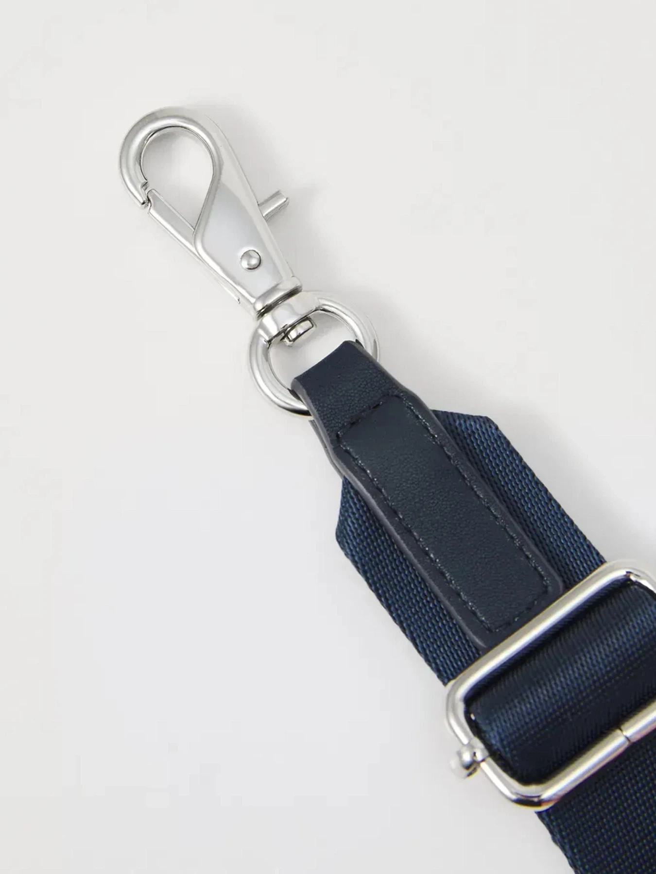 Сумки Tommy Hilfiger модель AW0AW17897-C1G Сумки Tommy Hilfiger модель AW0AW17897-C1G Фото
