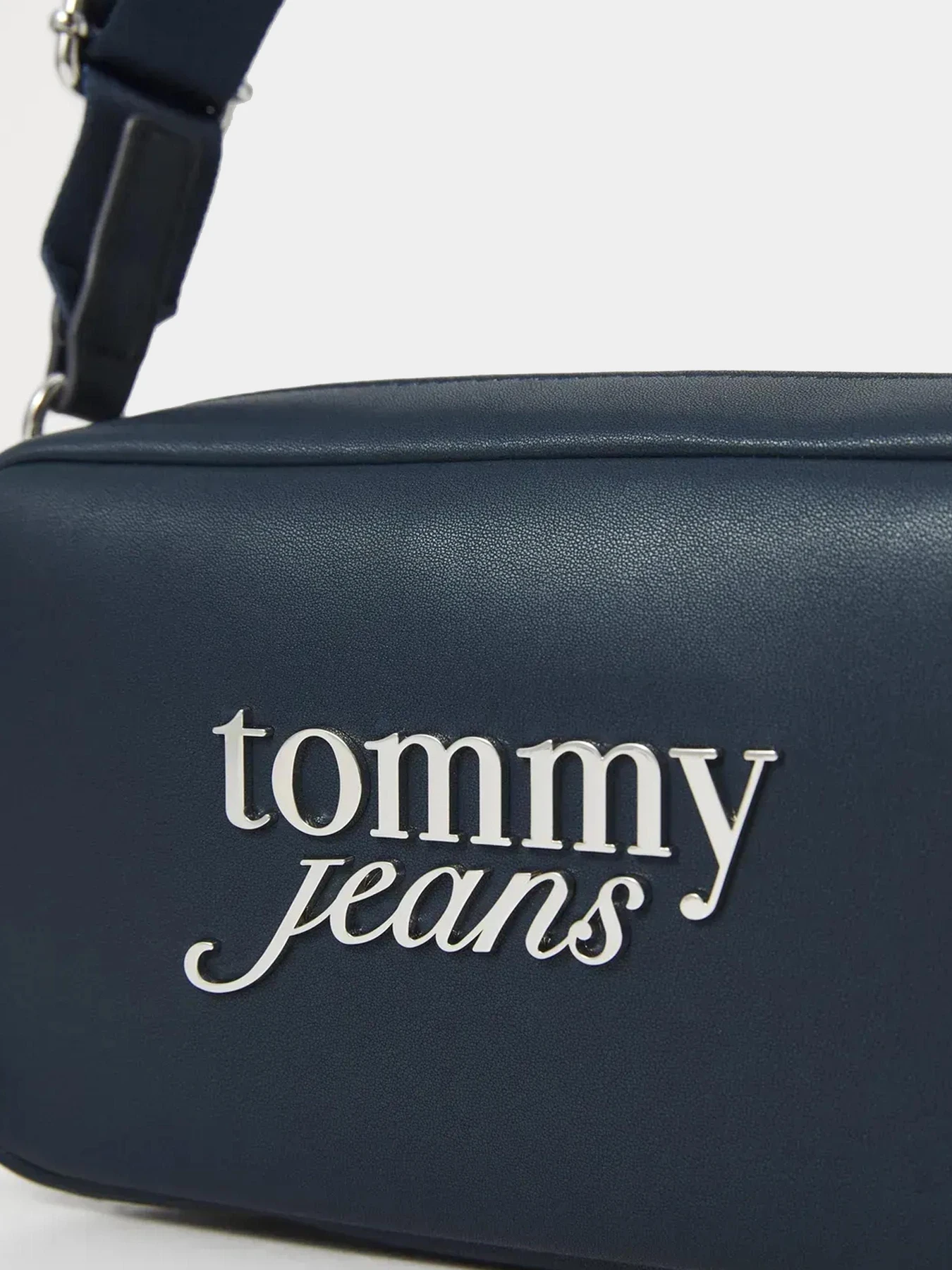 Сумки Tommy Hilfiger модель AW0AW17897-C1G Сумки Tommy Hilfiger модель AW0AW17897-C1G Фото
