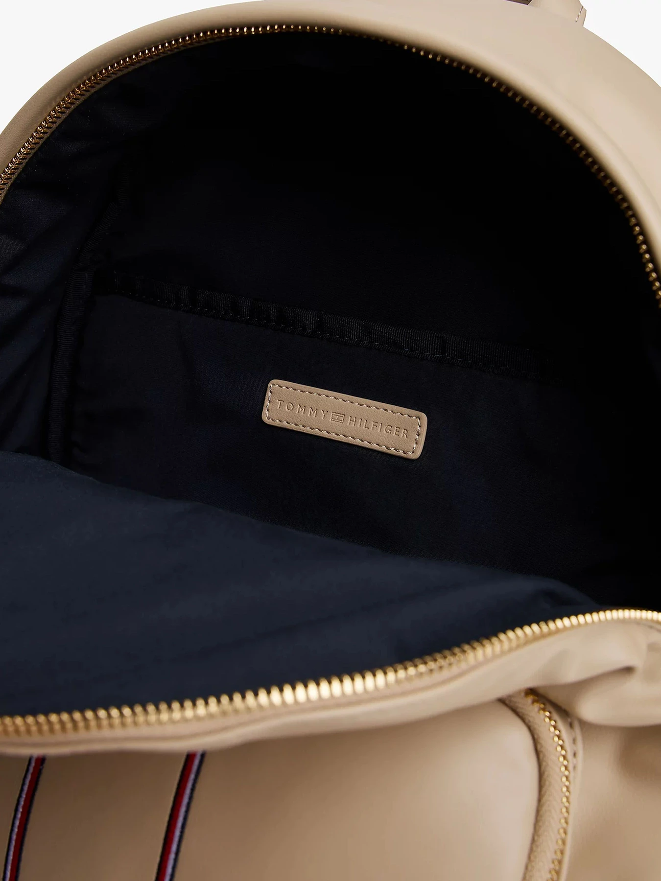 Рюкзаки Tommy Hilfiger модель AW0AW18001-0F4 Рюкзаки Tommy Hilfiger модель AW0AW18001-0F4 Фото