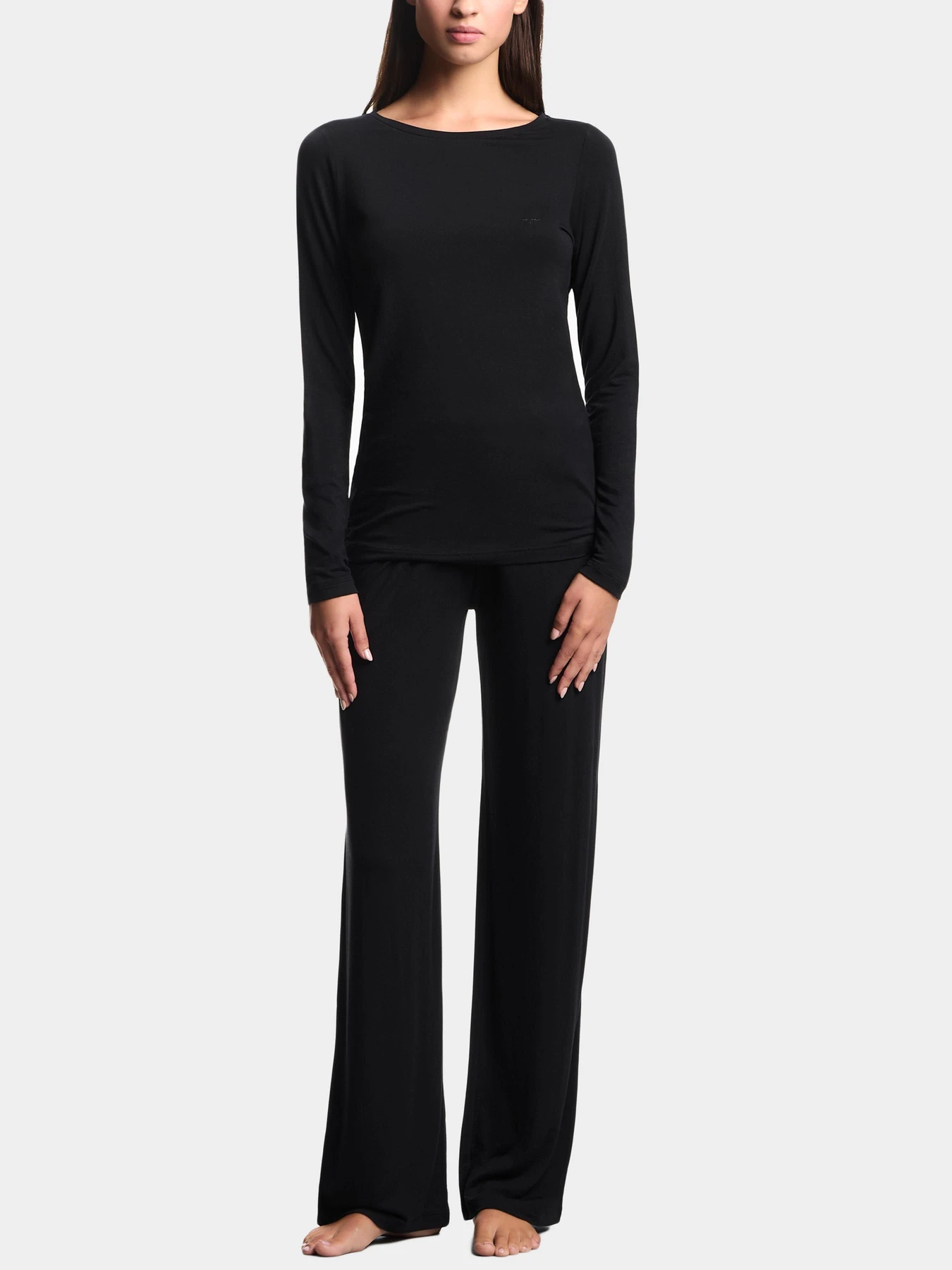 Одежда для дома и сна Emporio Armani модель EW002493-AF15361-UC001 Одежда для дома и сна Emporio Armani модель EW002493-AF15361-UC001 Фото