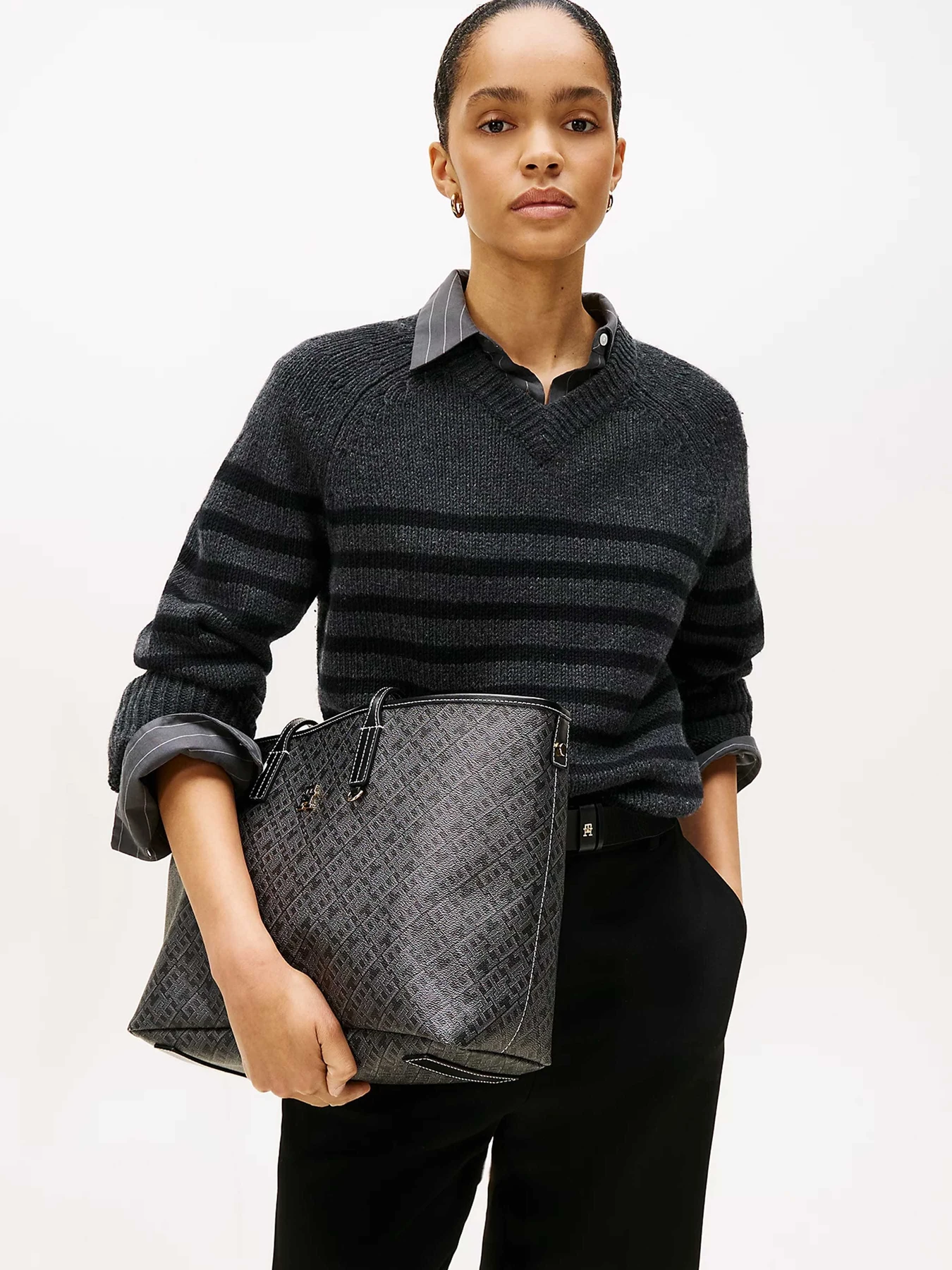 Сумки Tommy Hilfiger модель AW0AW17696-BDS Сумки Tommy Hilfiger модель AW0AW17696-BDS Фото