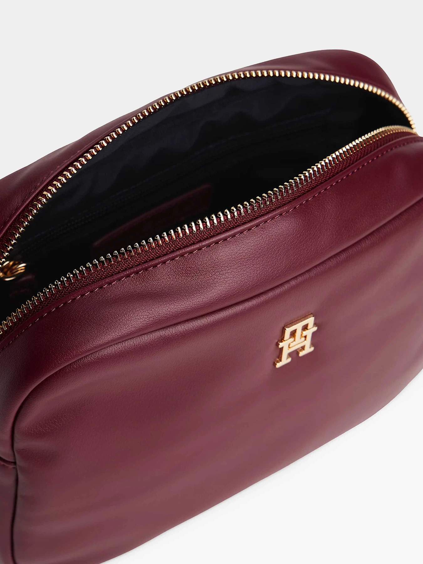 Сумки Tommy Hilfiger модель AW0AW17702-VLP Сумки Tommy Hilfiger модель AW0AW17702-VLP Фото