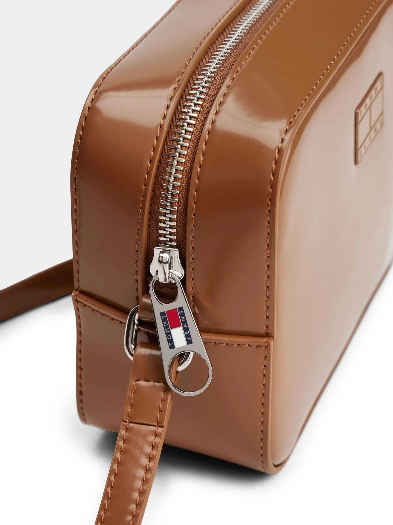 Сумки Tommy Hilfiger модель AW0AW17864-GVP Сумки Tommy Hilfiger модель AW0AW17864-GVP Фото