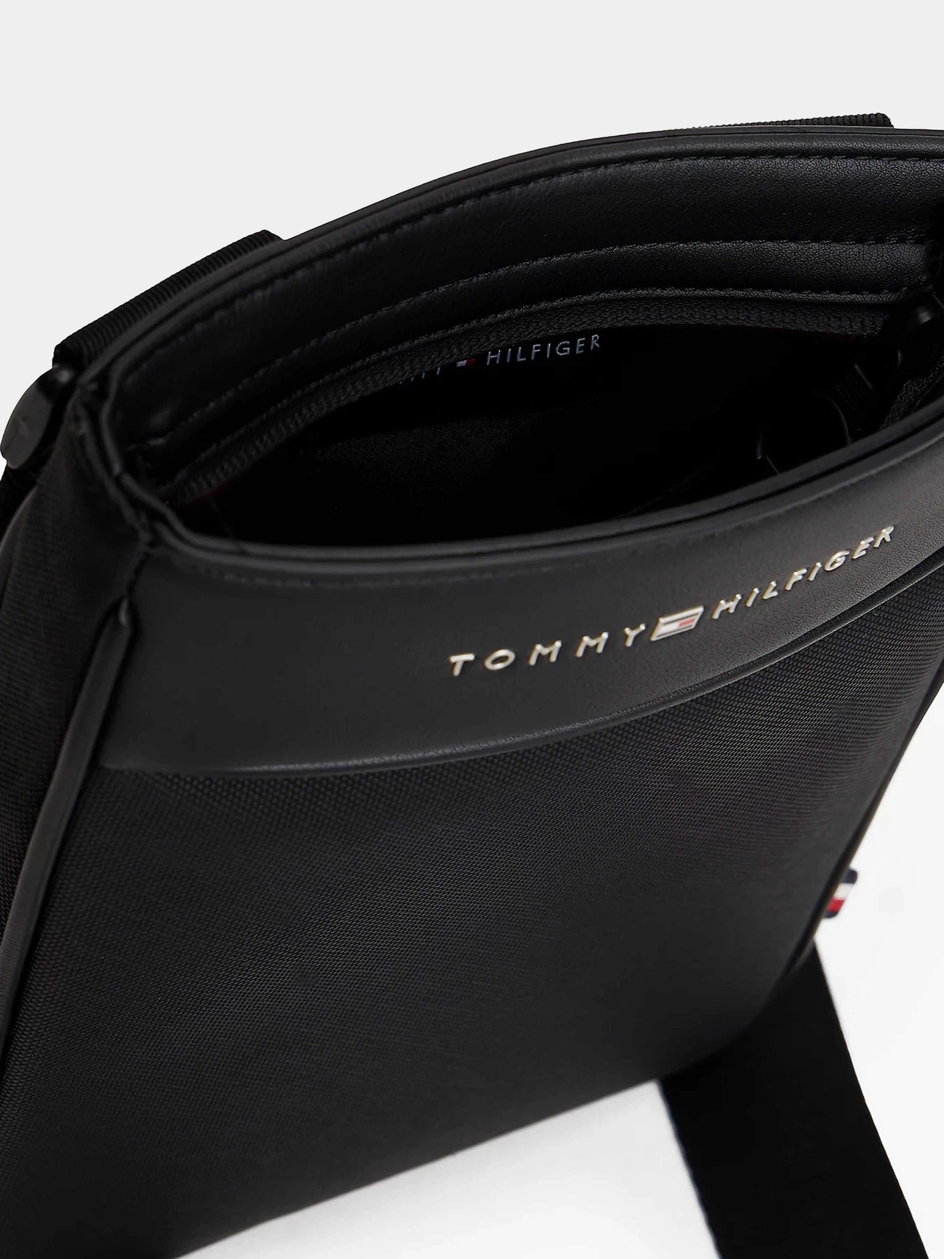 Сумки Tommy Hilfiger модель AM0AM13625-BDS Сумки Tommy Hilfiger модель AM0AM13625-BDS Фото