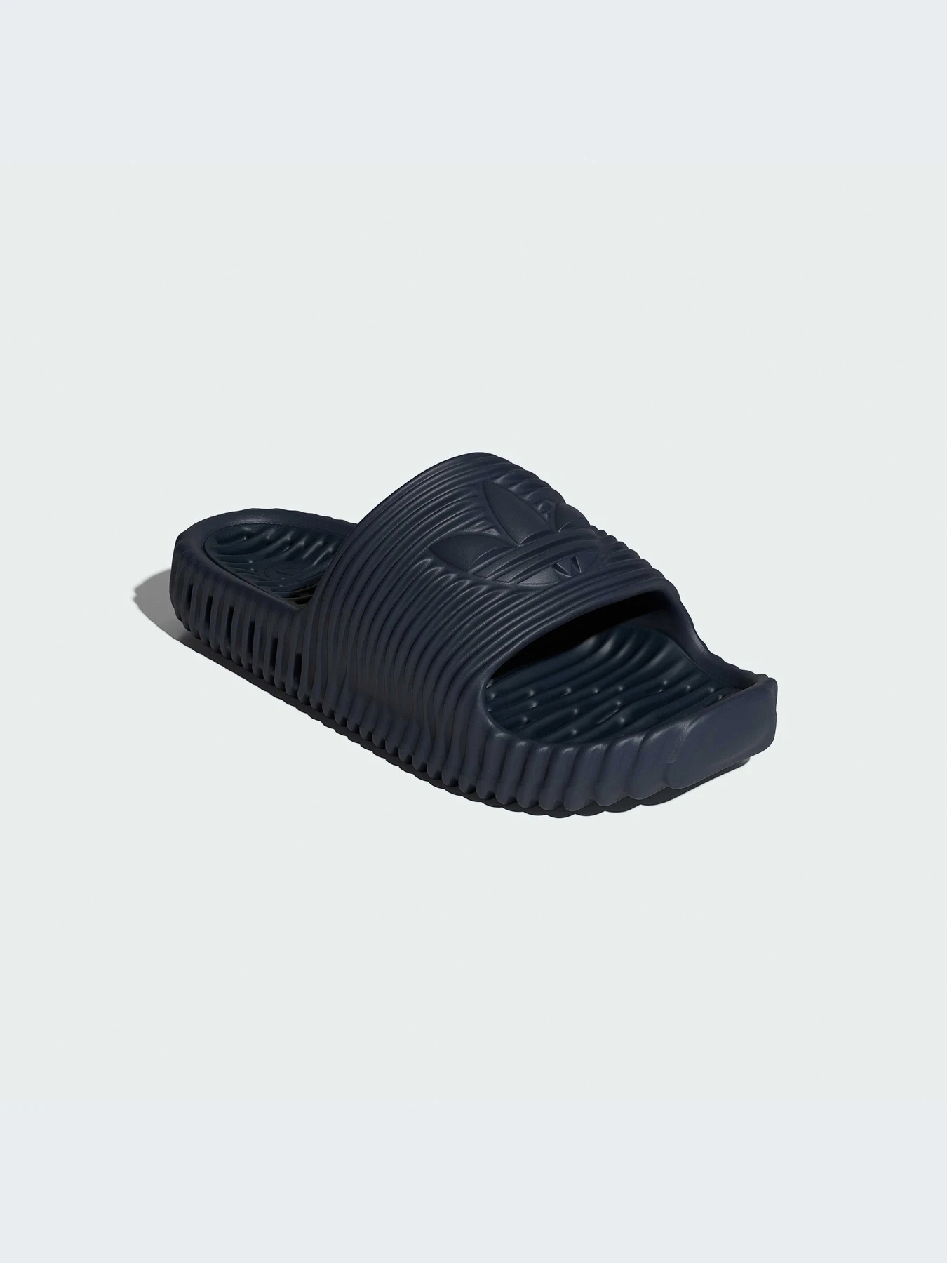 Шлёпанцы Adidas Adilette модель JR3615-KZ Шлёпанцы Adidas Adilette модель JR3615-KZ Фото